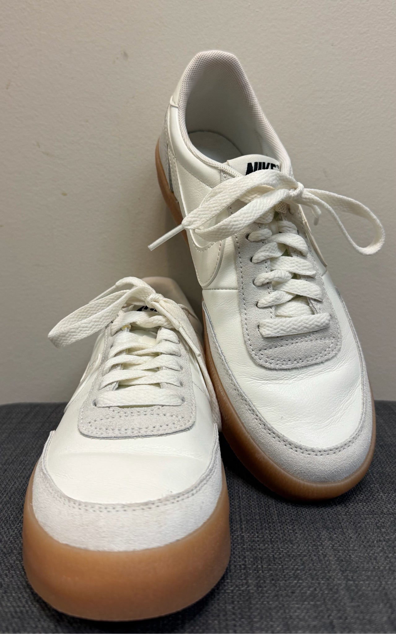 7 NIKE WHITE AND CREAM SHOES