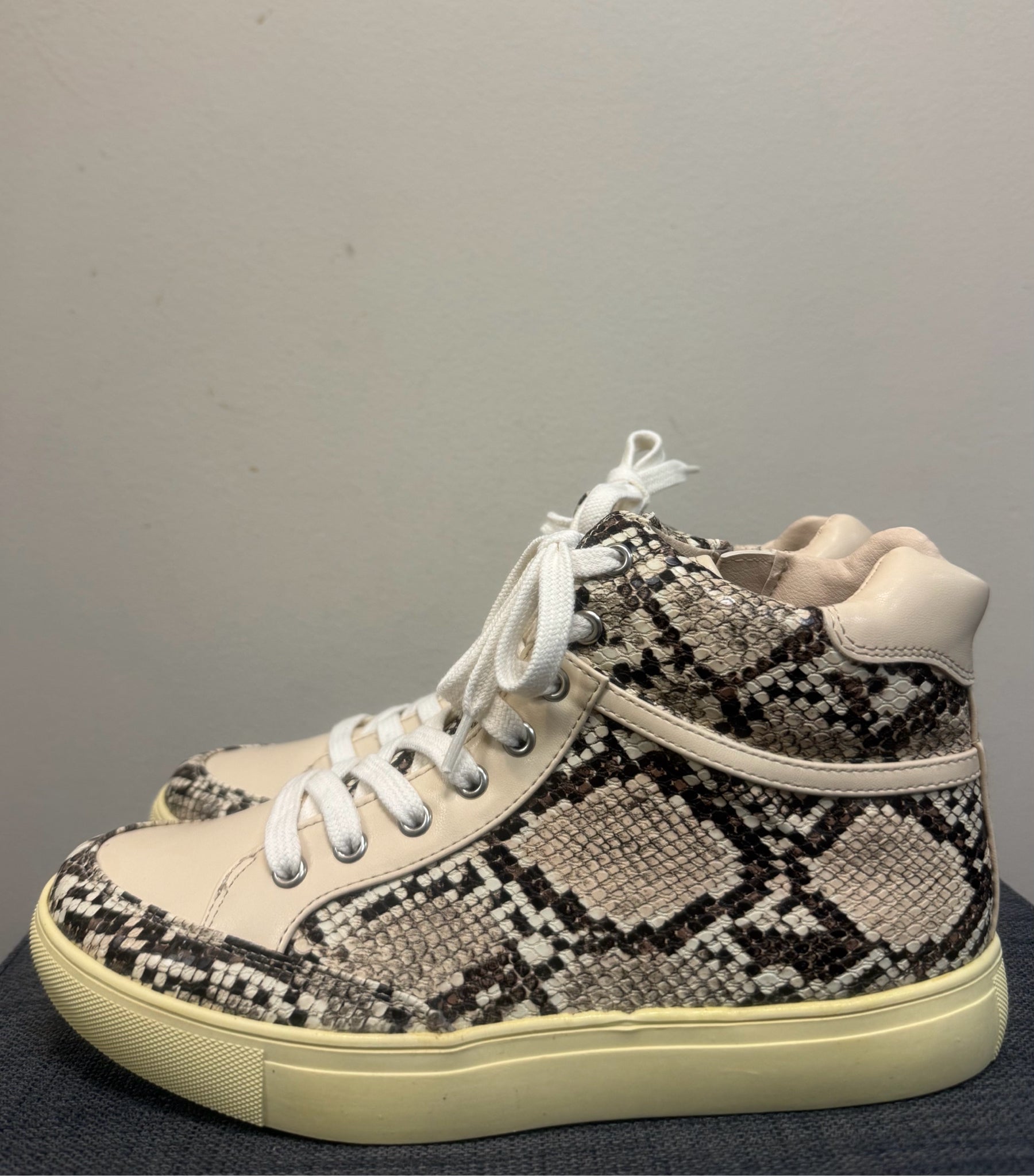 7.5 COCONUTS TAN ANIMAL Sneakers