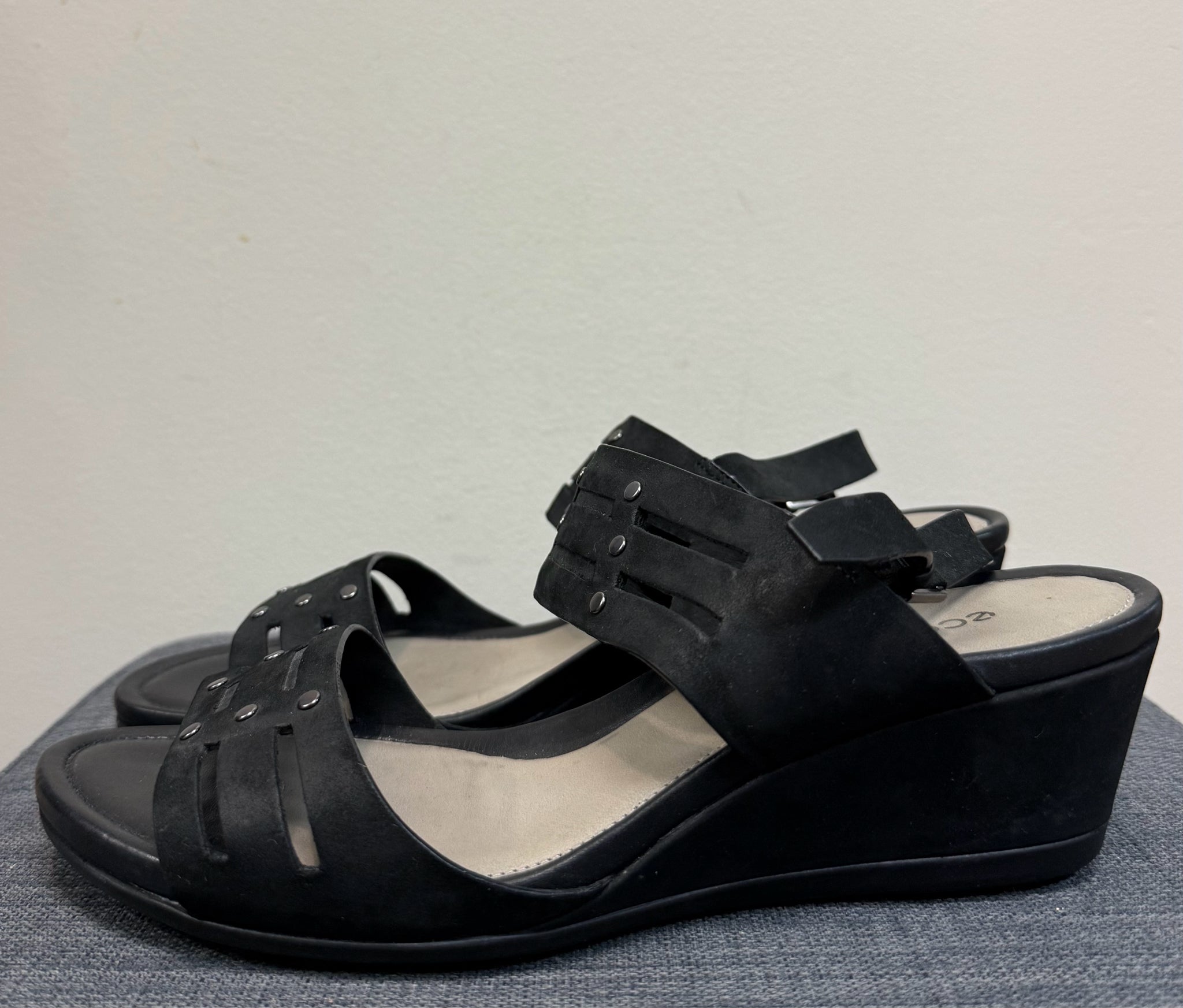 8 ECCO Black Wedges