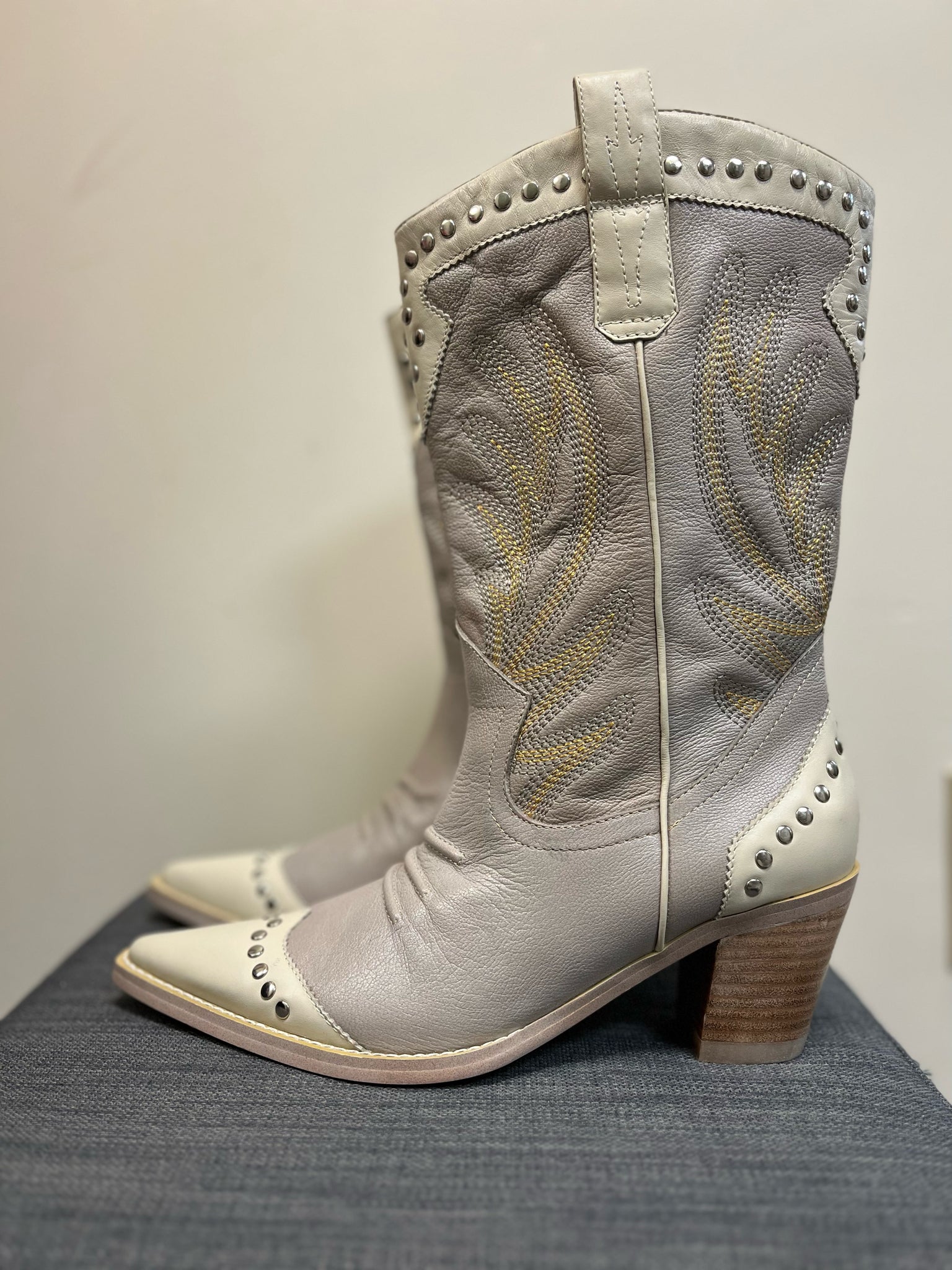 7.5 KATHY VAN ZEELAND Mauve Boots