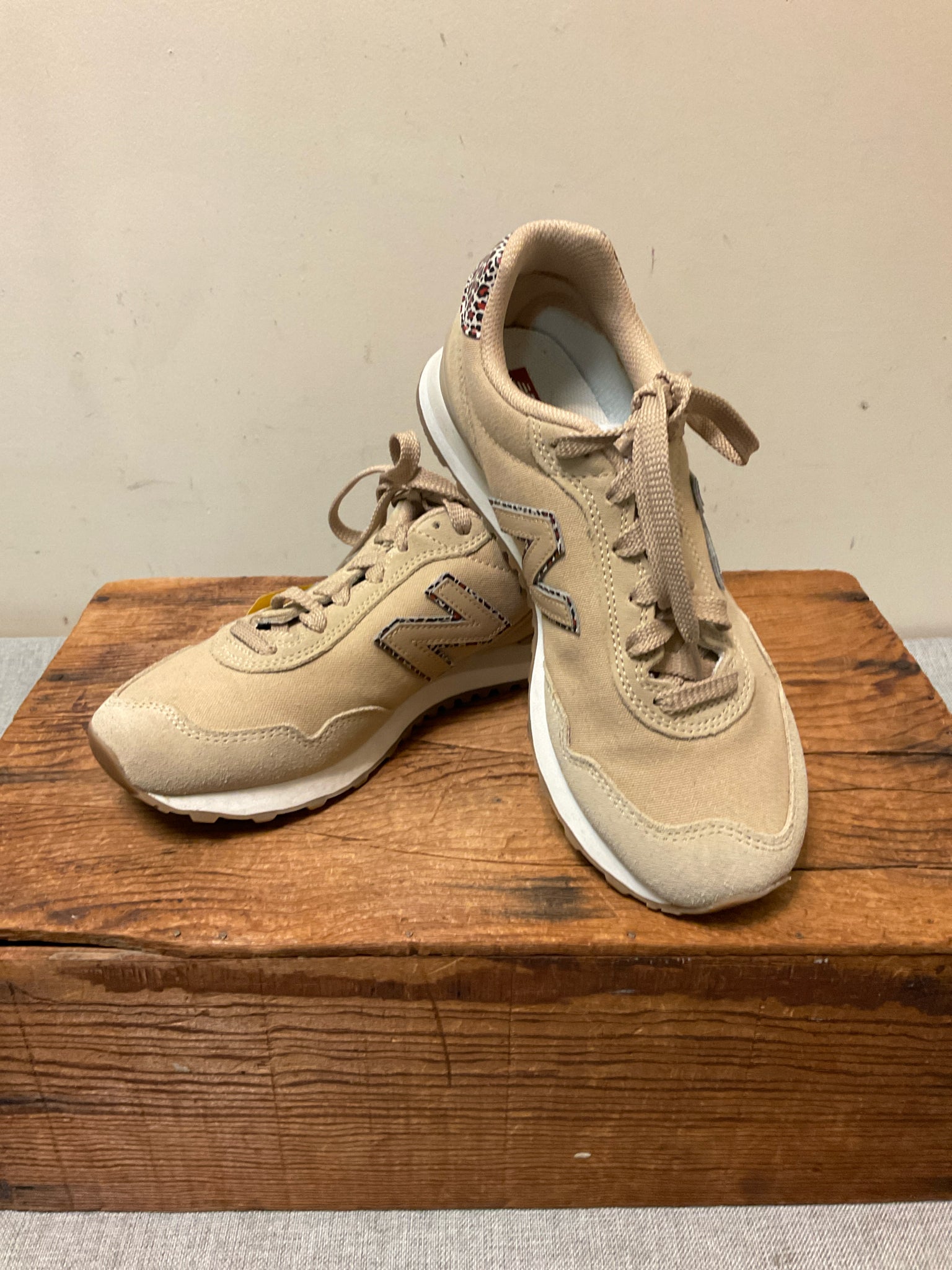 8 NEW BALANCE Tan SHOES