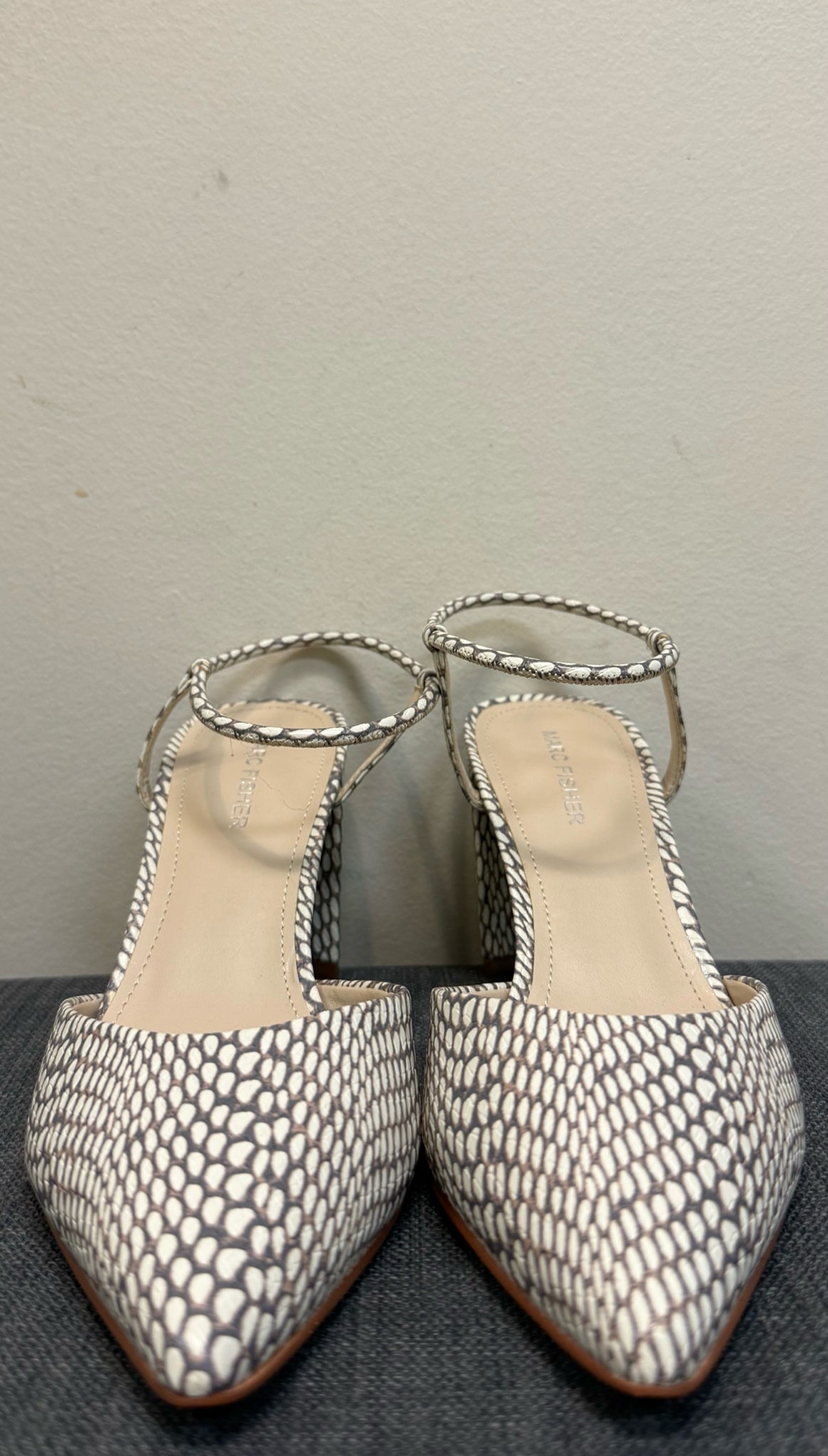 7.5 MARC FISHER Cream SHOES