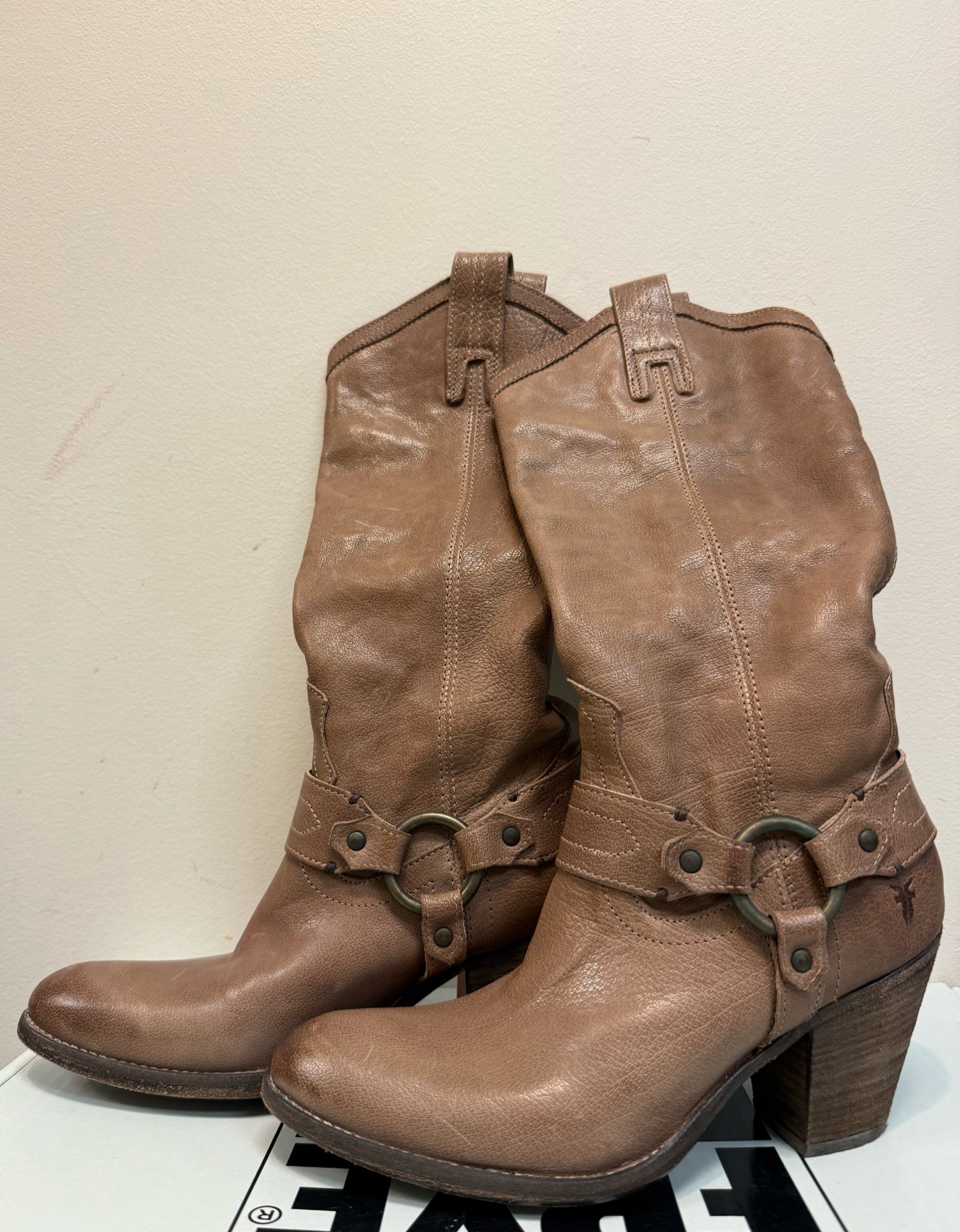 FRYE 7 FAWN Boots