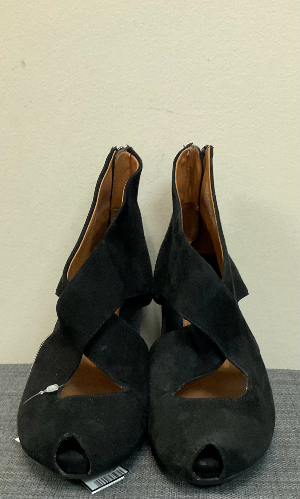 7 EARTHIES Black Sandals