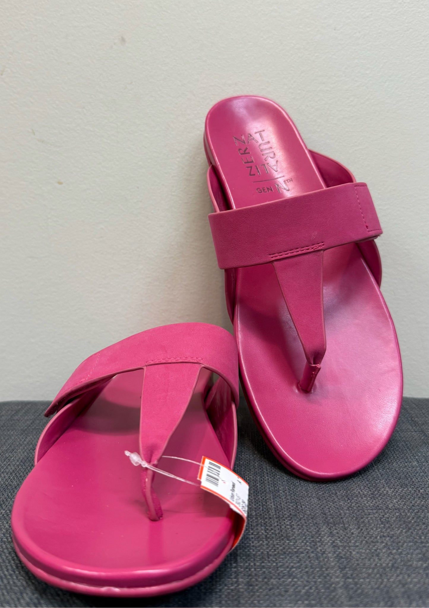7.5 NATURALIZER Pink Sandals