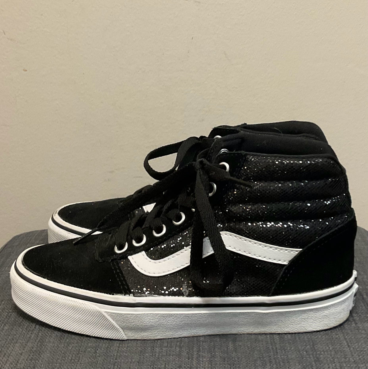 6 VANS BLACK AND WHITE SHOES