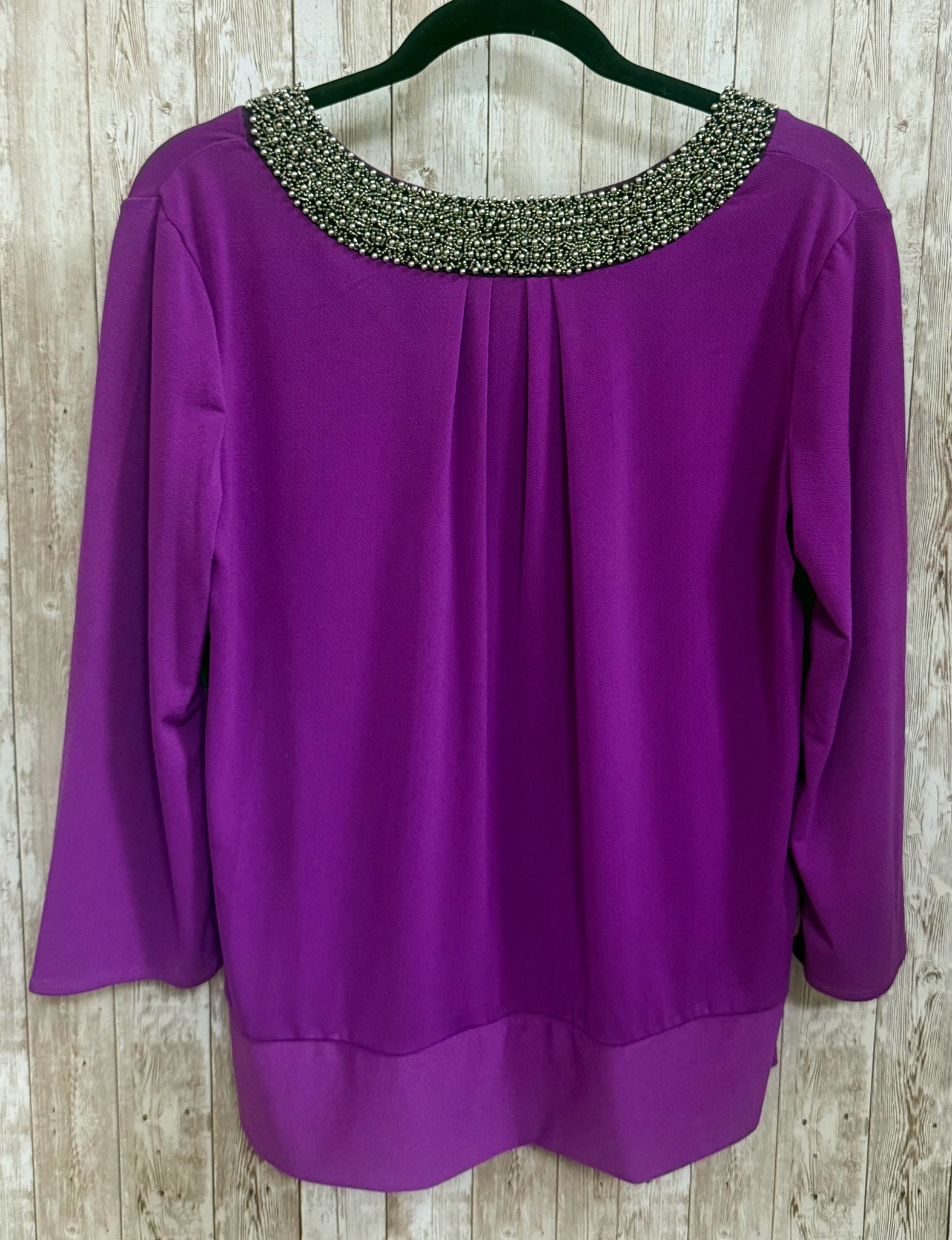 Size M DAISY FUENTES Purple Top