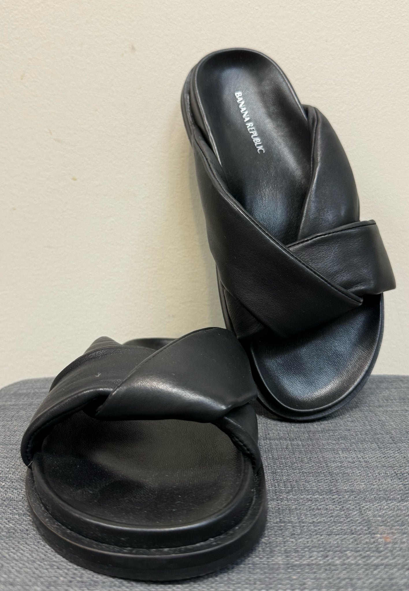 9 BANANA REPUBLIC Black Sandals