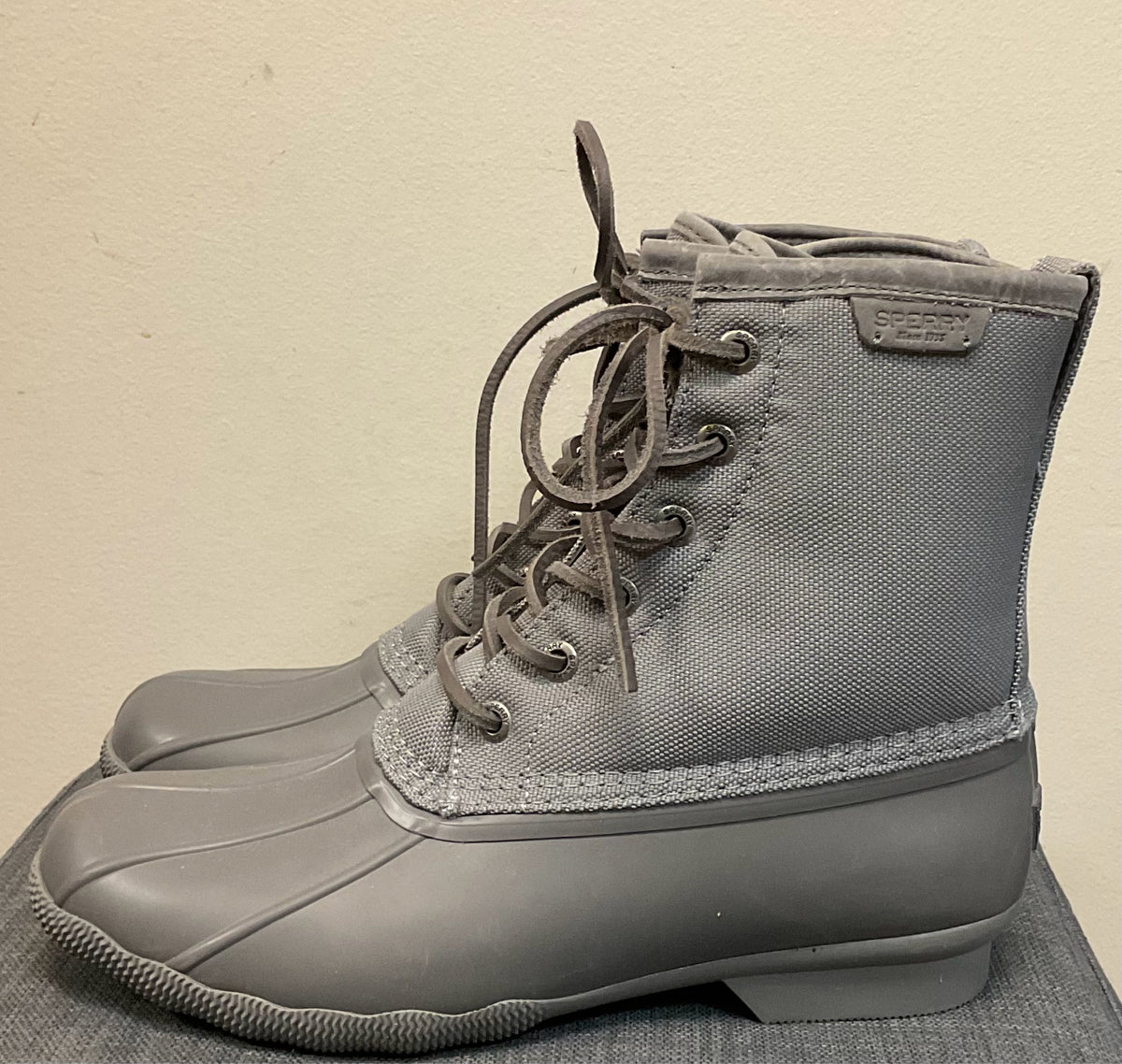 9.5 SPERRY GREY Boots
