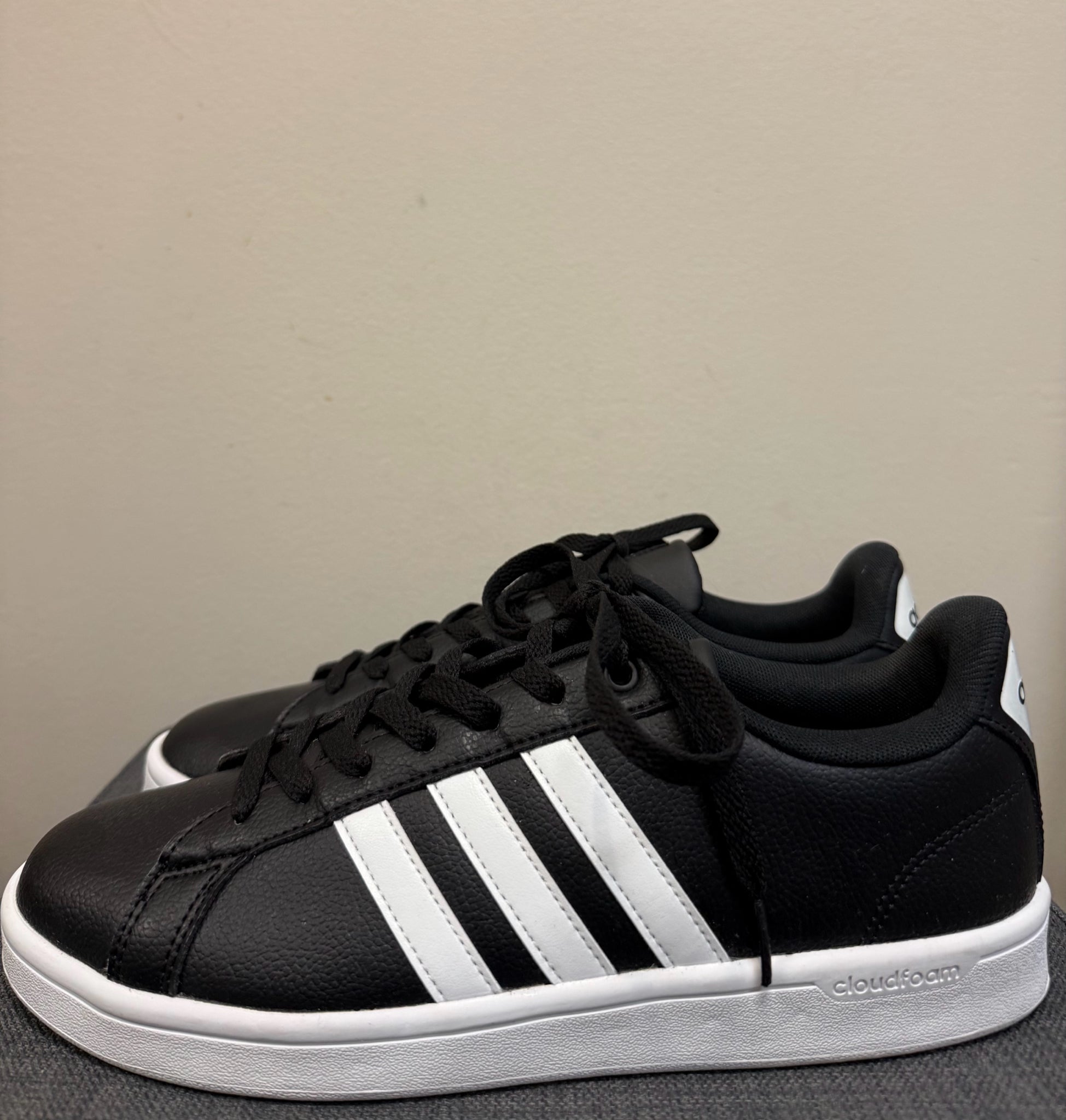 9.5 ADIDAS BLACK AND WHITE SHOES