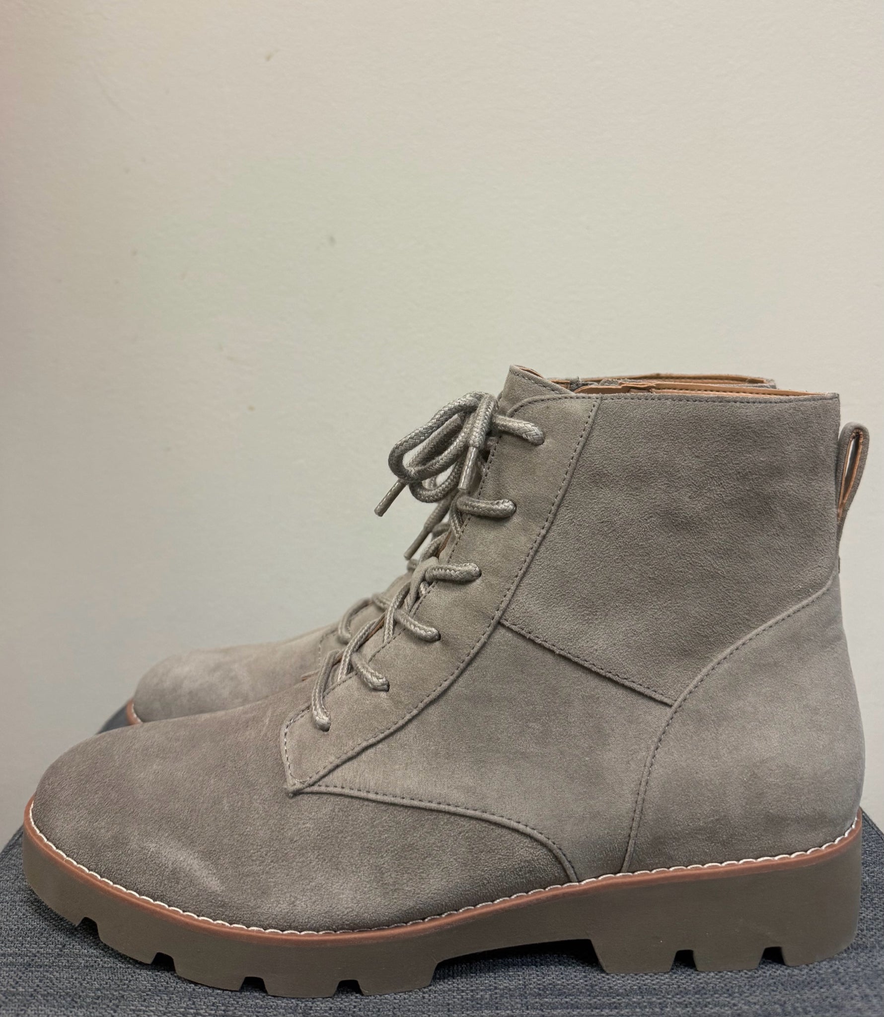 10 VIONIC STONE Boots