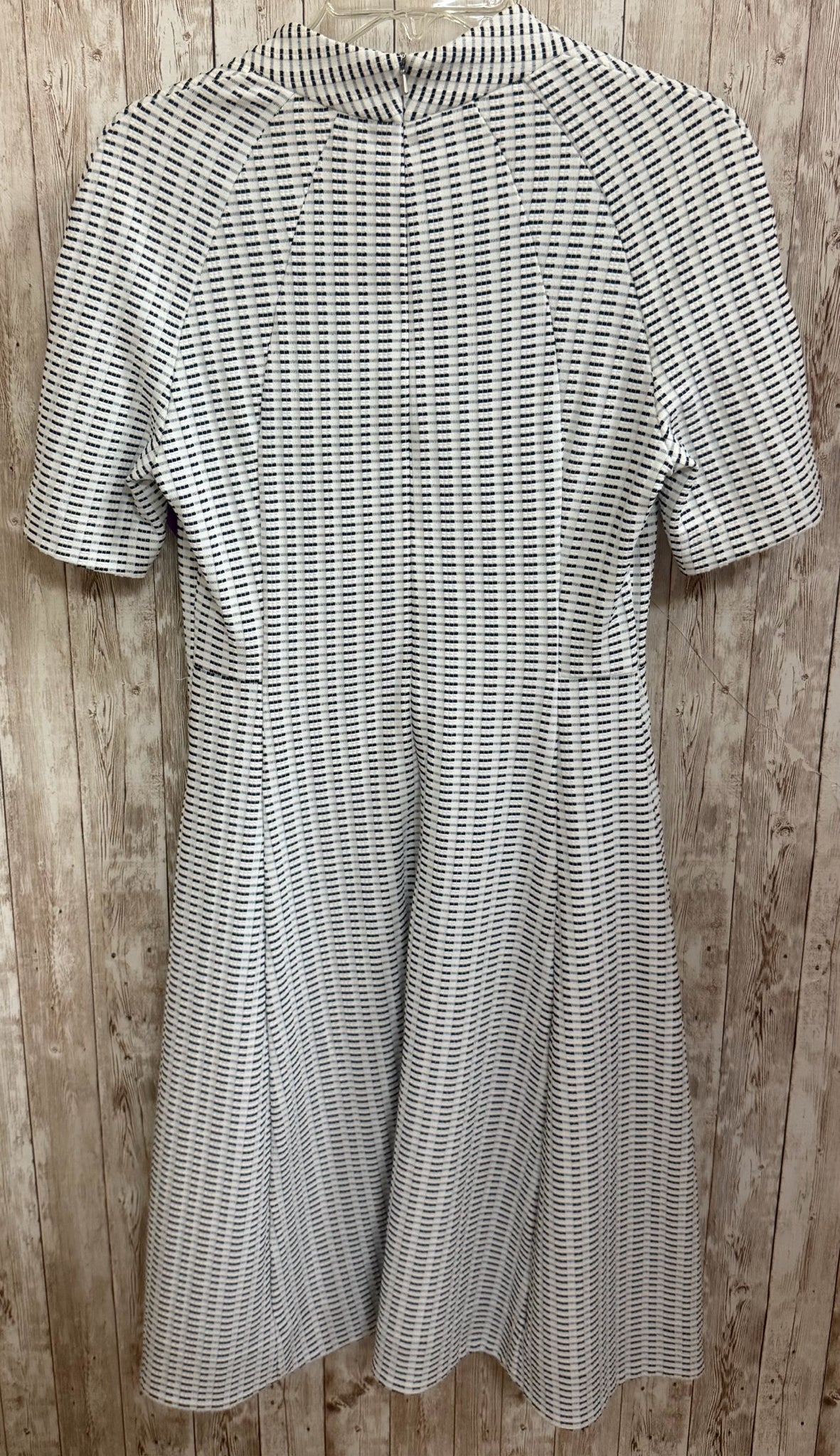 Size XS HILTON HOLLIS WHITE AND BLACK ANIMAL Dress