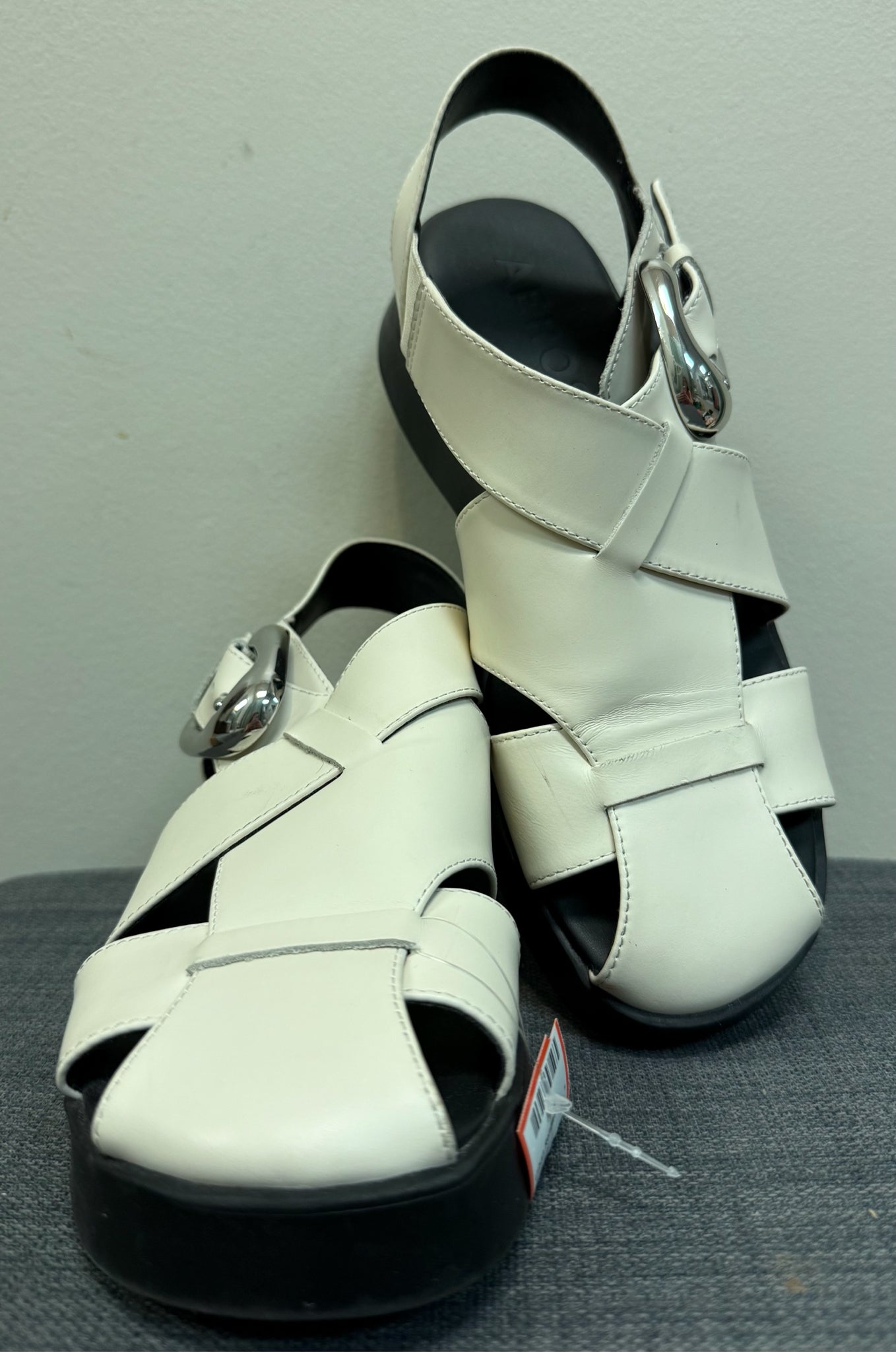 8 AEROSOLES Cream Sandals