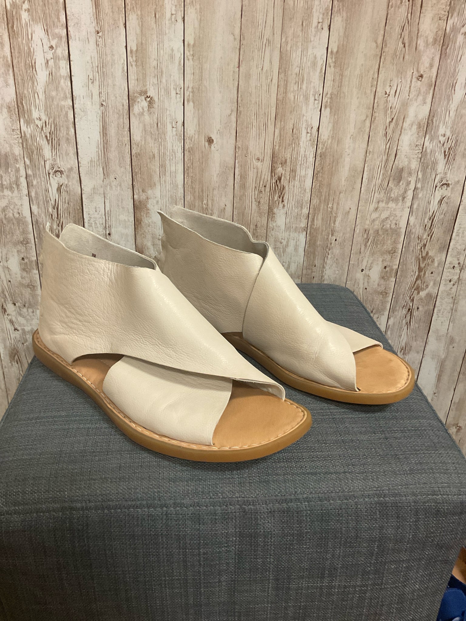 9 BORN Beige Sandals