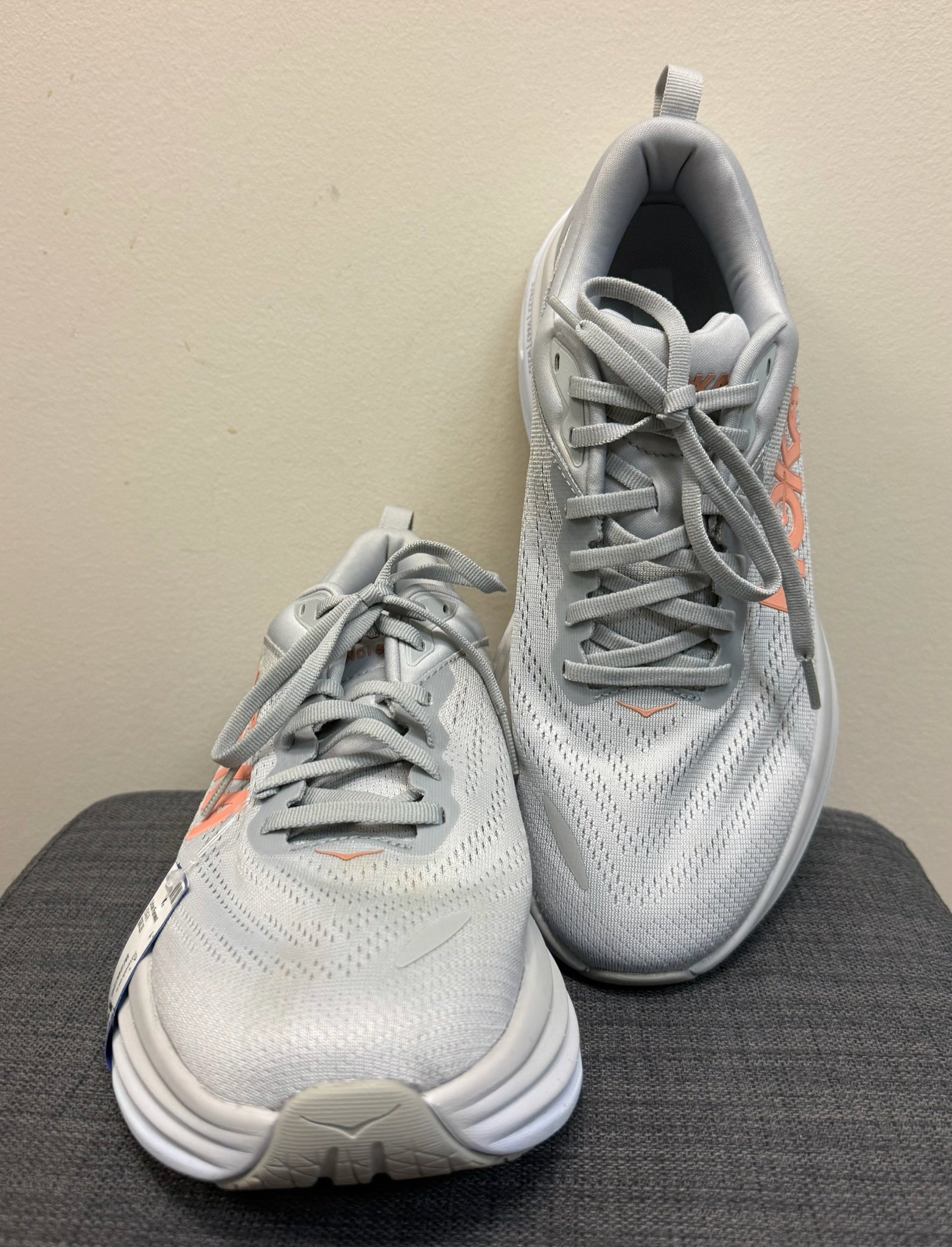 10 HOKA LIGHT GRAY Sneakers