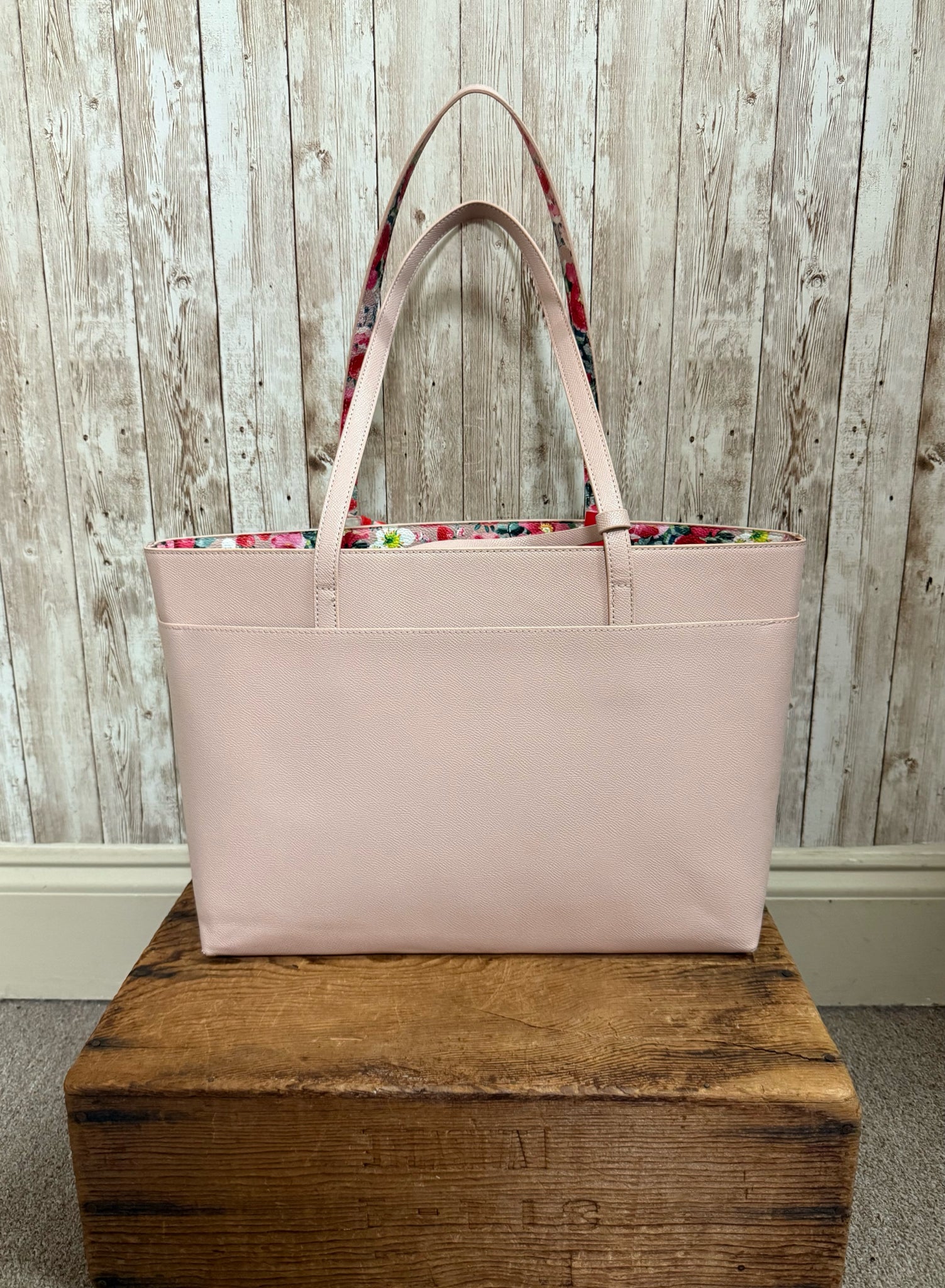 BETSEY JOHNSON Tote