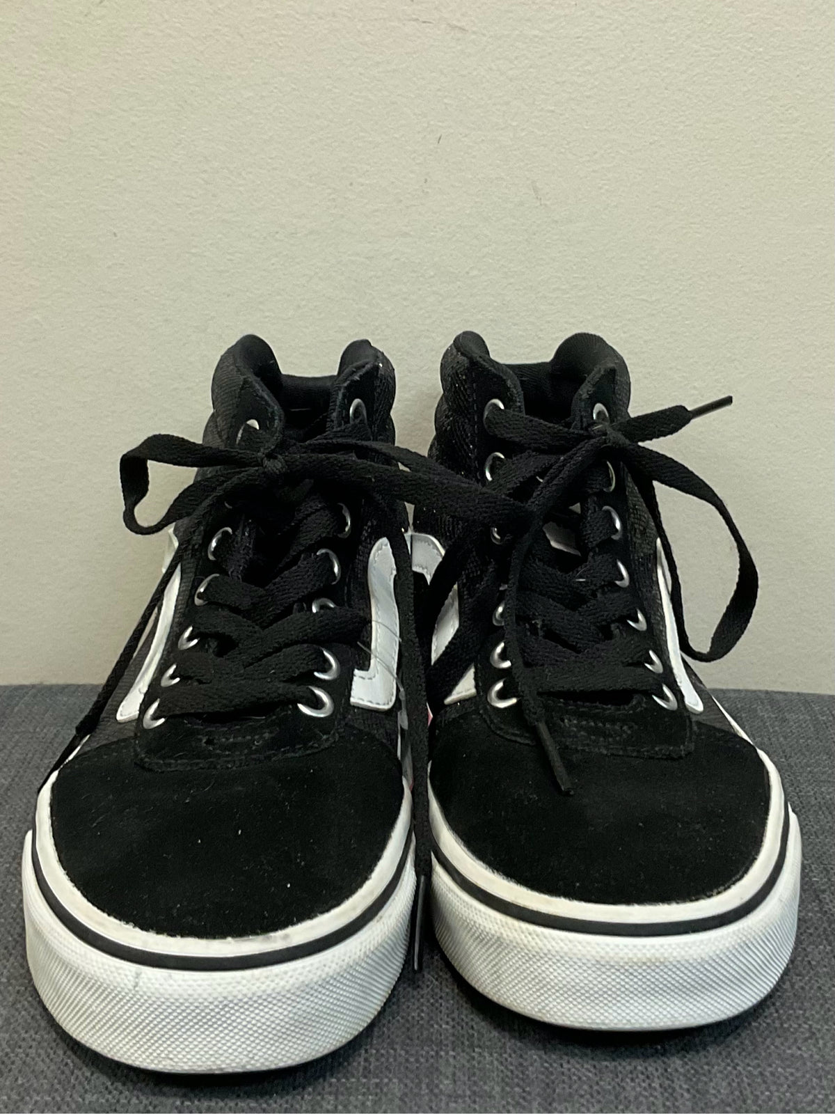 6 VANS BLACK AND WHITE SHOES