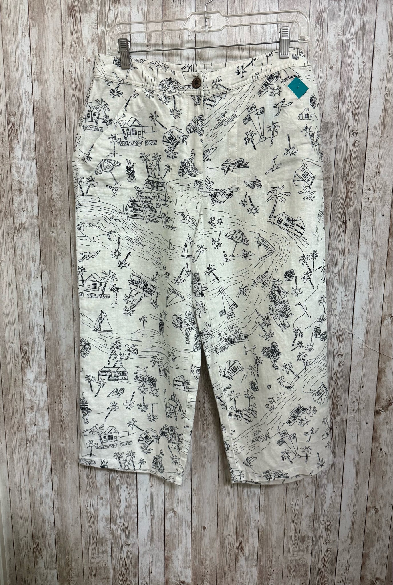 Size 8 CHICO'S WHITE AND BLACK PRINT Capris