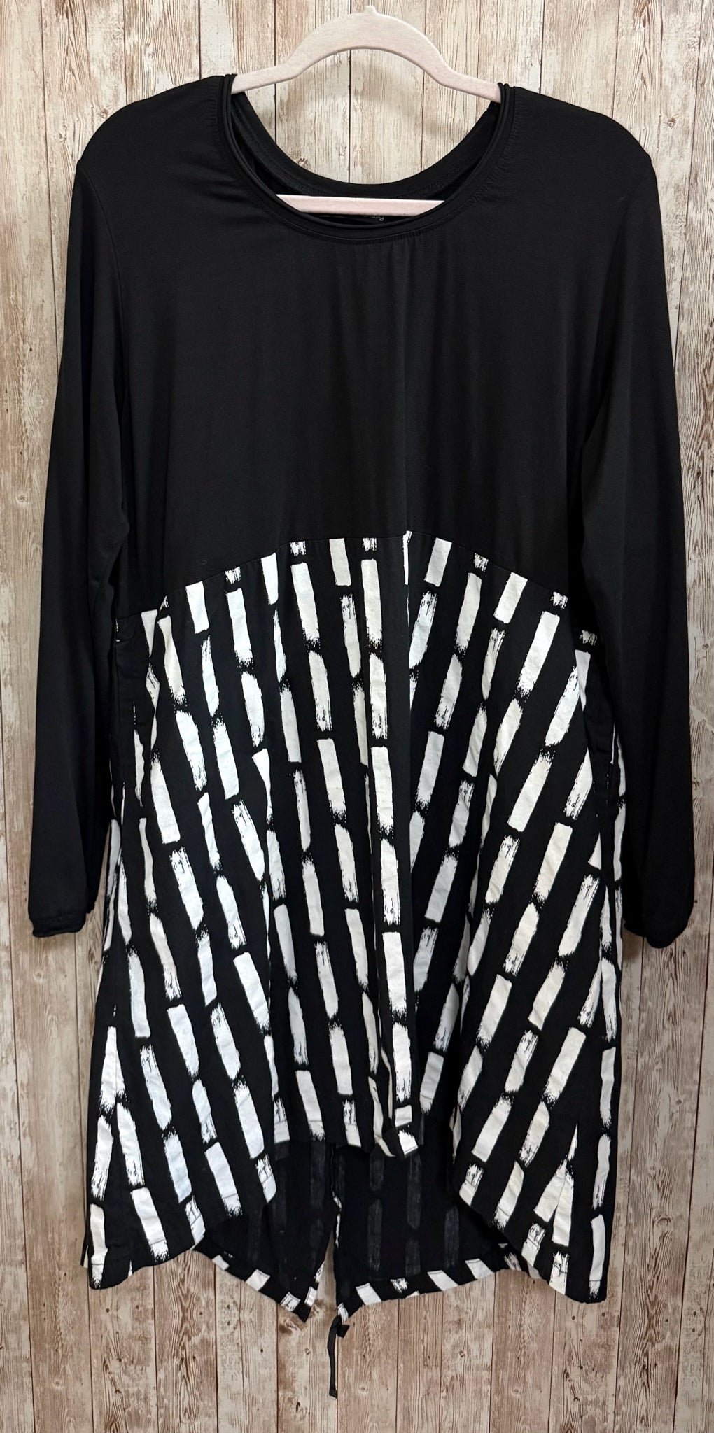 Size L SNAPDRAGON & TWIG BLACK AND WHITE PRINT Dress