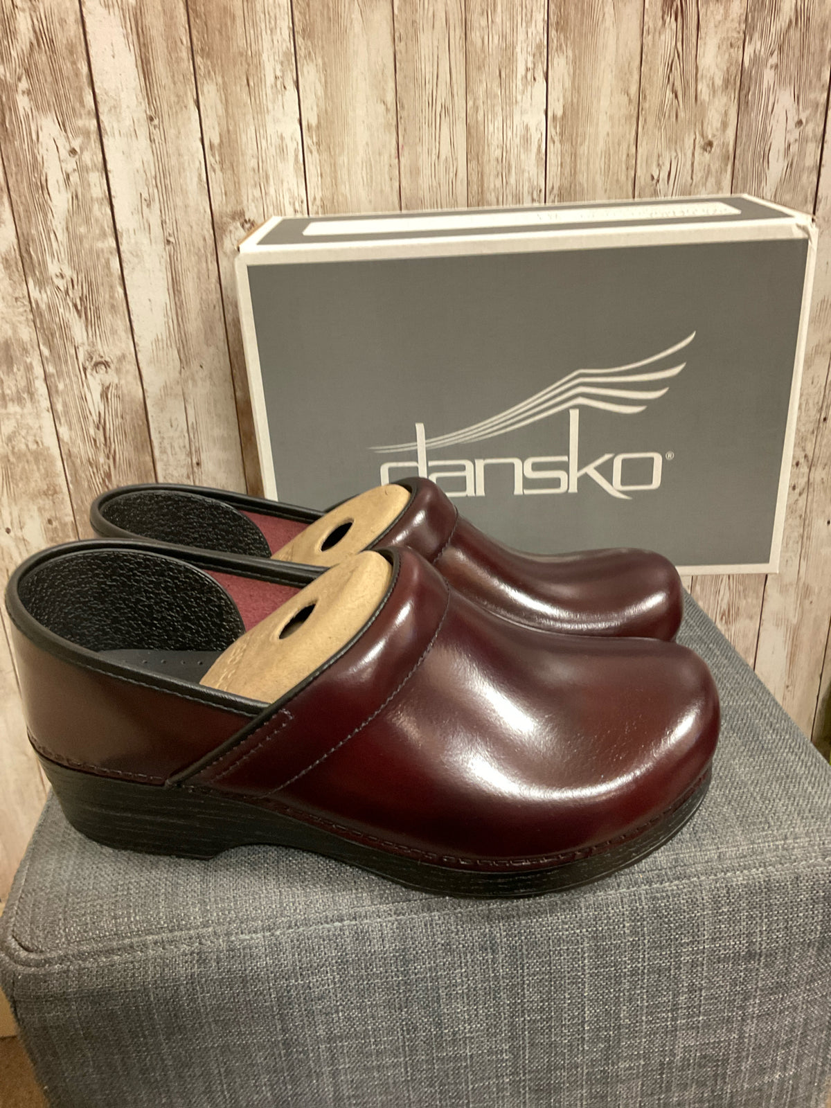 9.5 DANSKO MERLOT Clogs