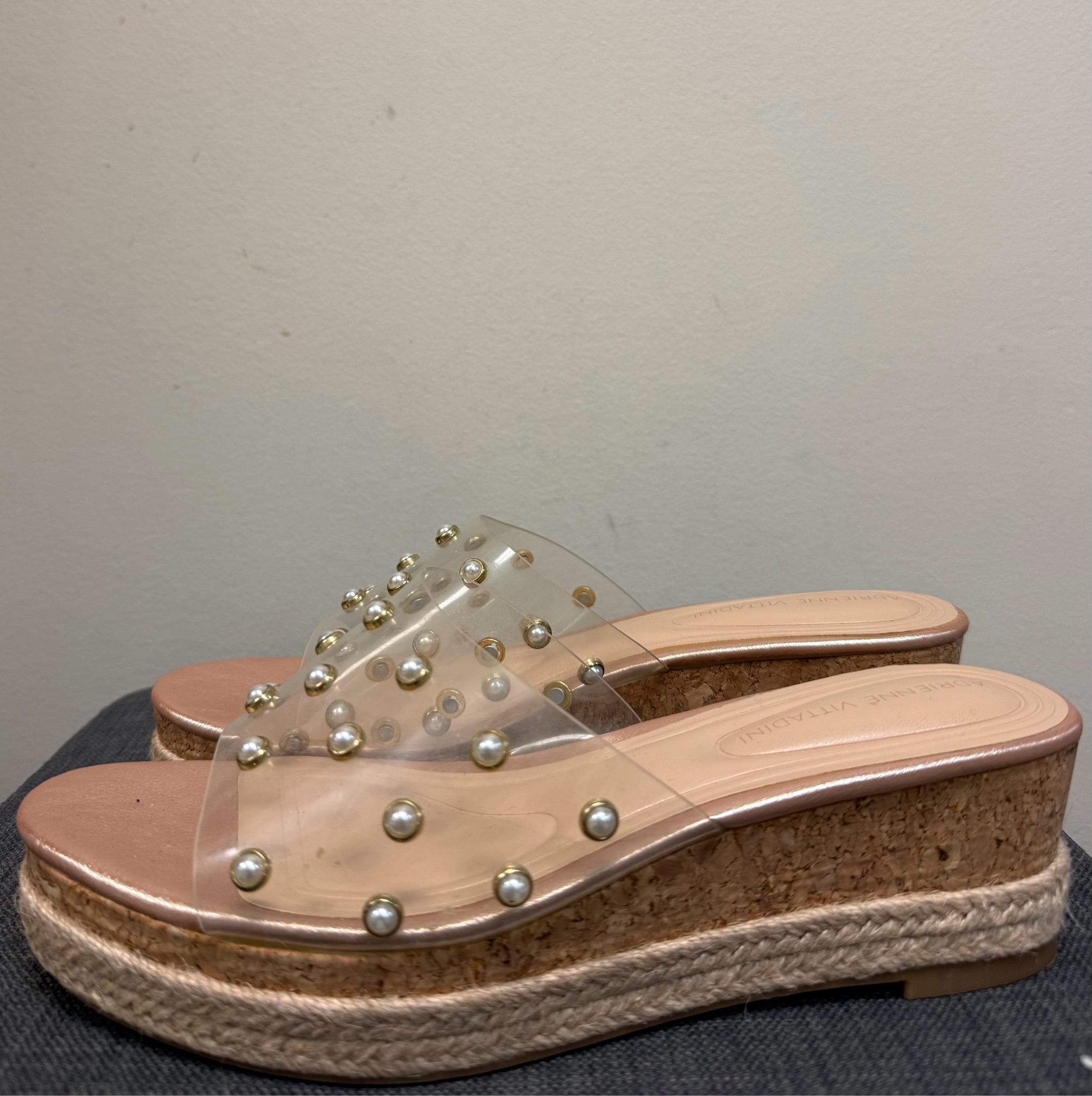 8.5 ADRIENNE VITTADINI CLEAR AND PEARLS Sandals