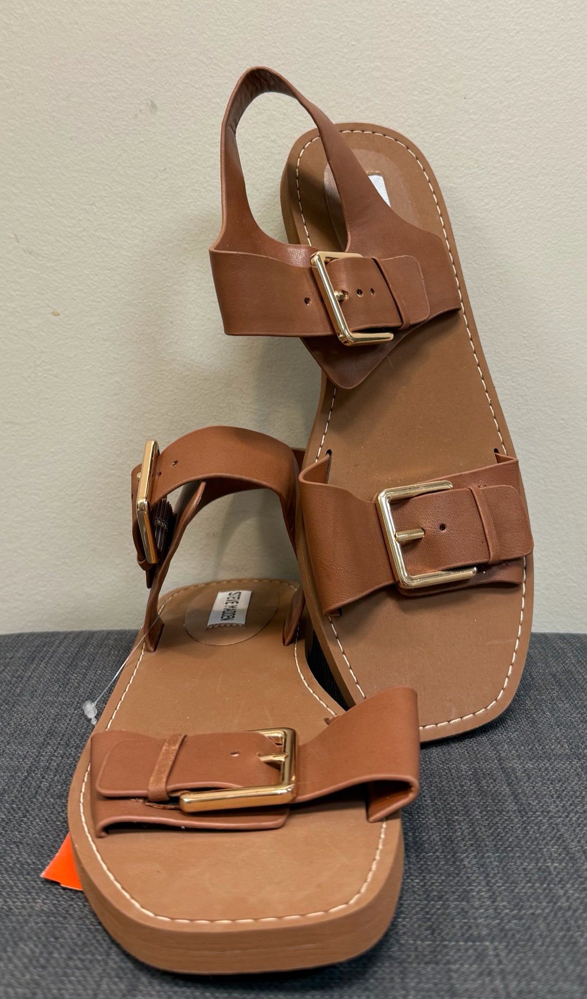 10 STEVE MADDEN Brown Sandals