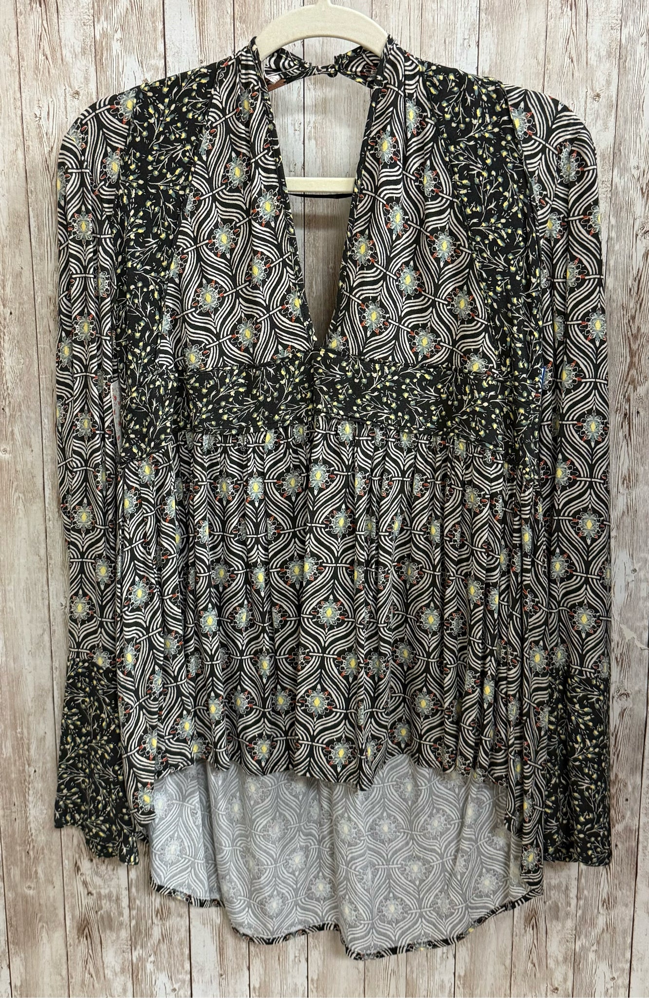 Size XS FREE PEOPLE BLACK MULTI Top