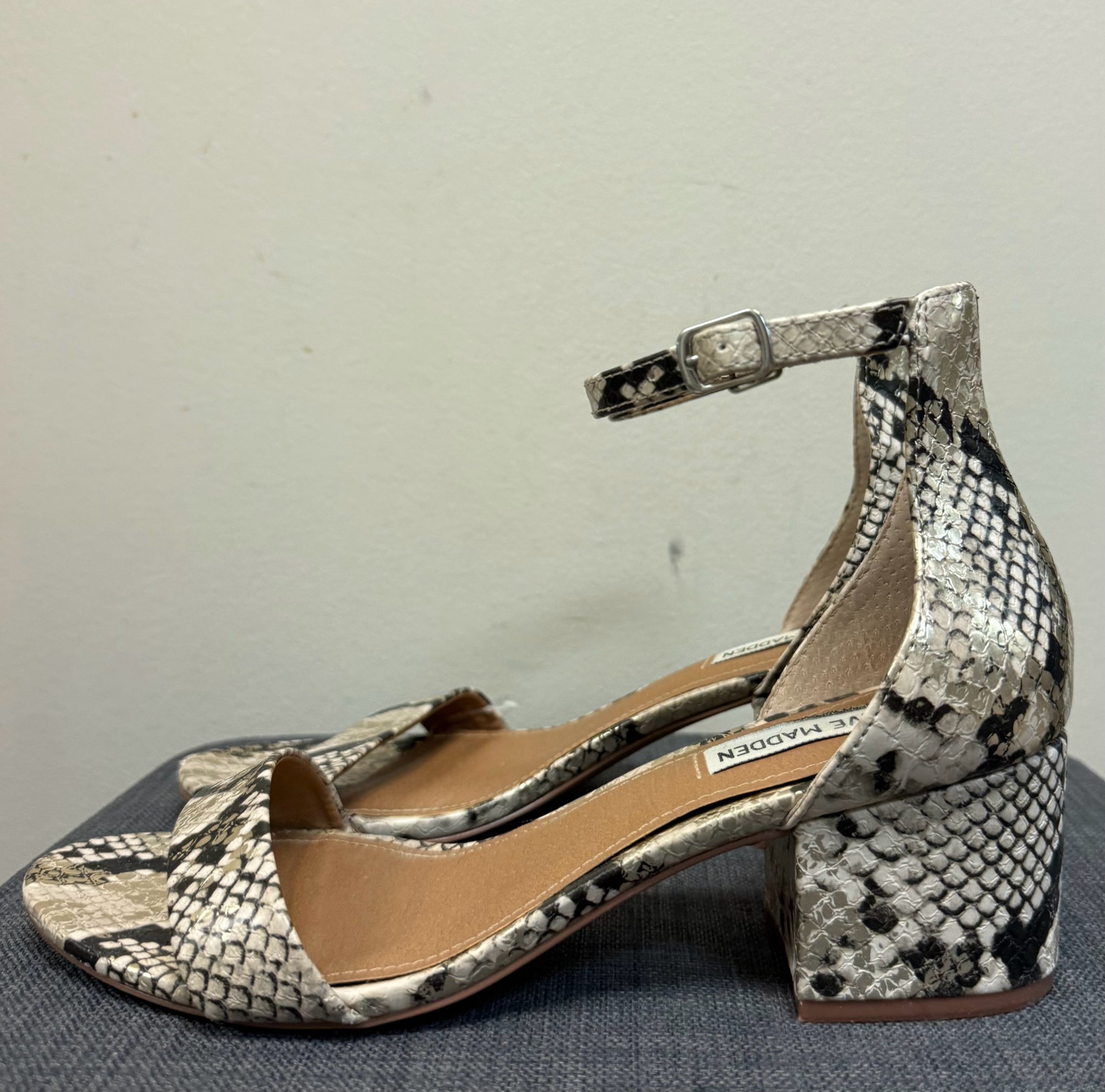 8.5 STEVE MADDEN SNAKE SHOES