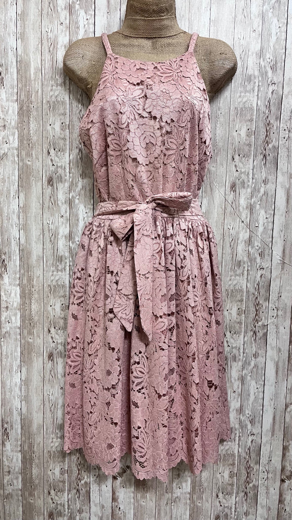 Size 6 NEW YORK & COMPANY Light Pink Dress