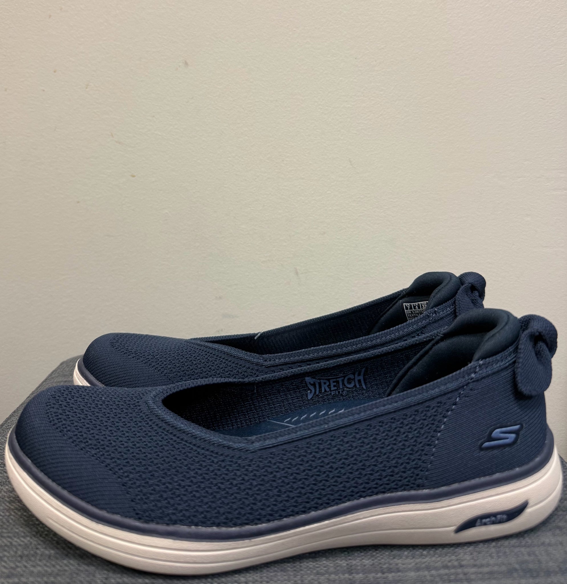 7 SKECHERS Navy SHOES