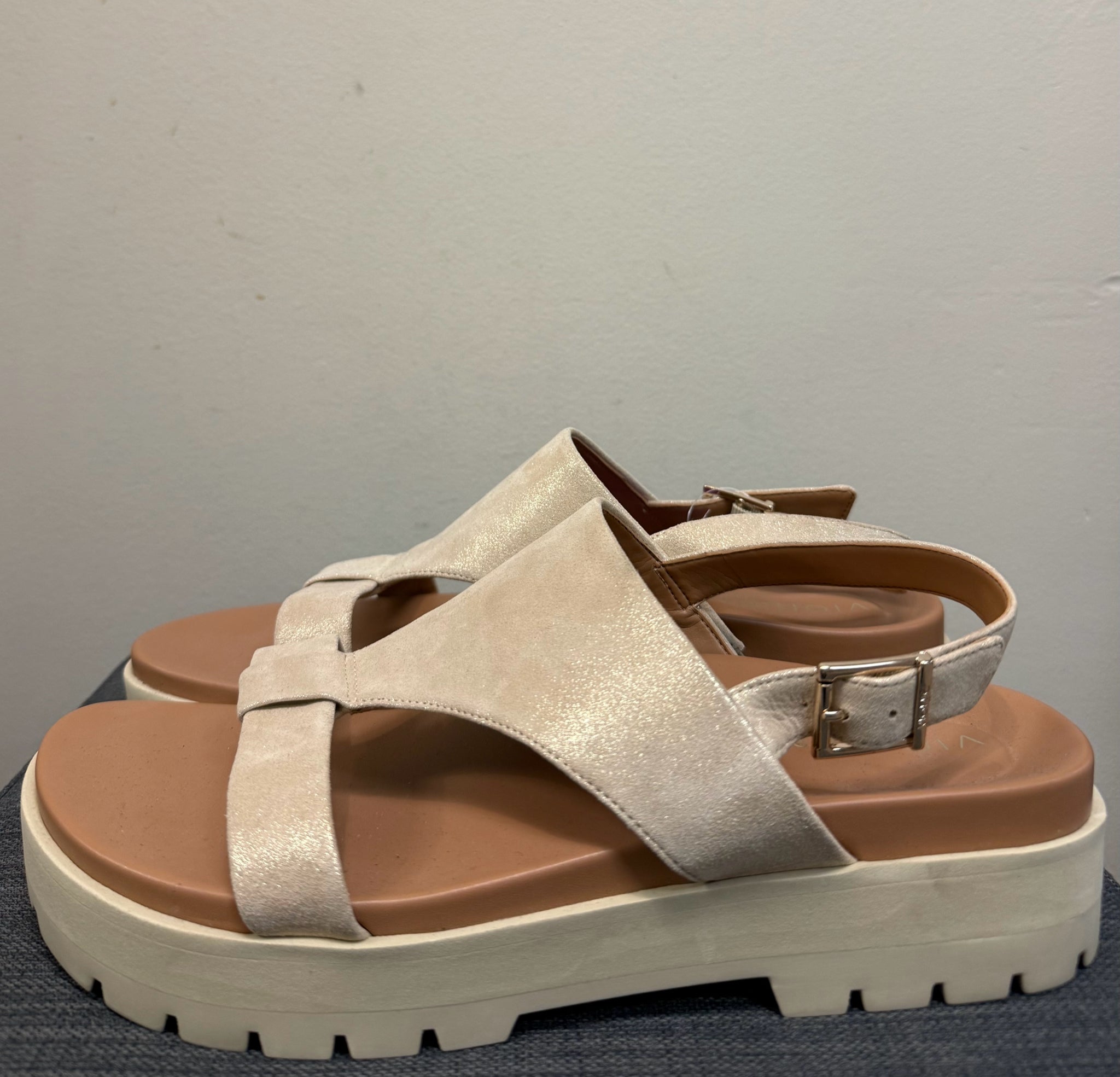 10 VIONIC Gold Sandals