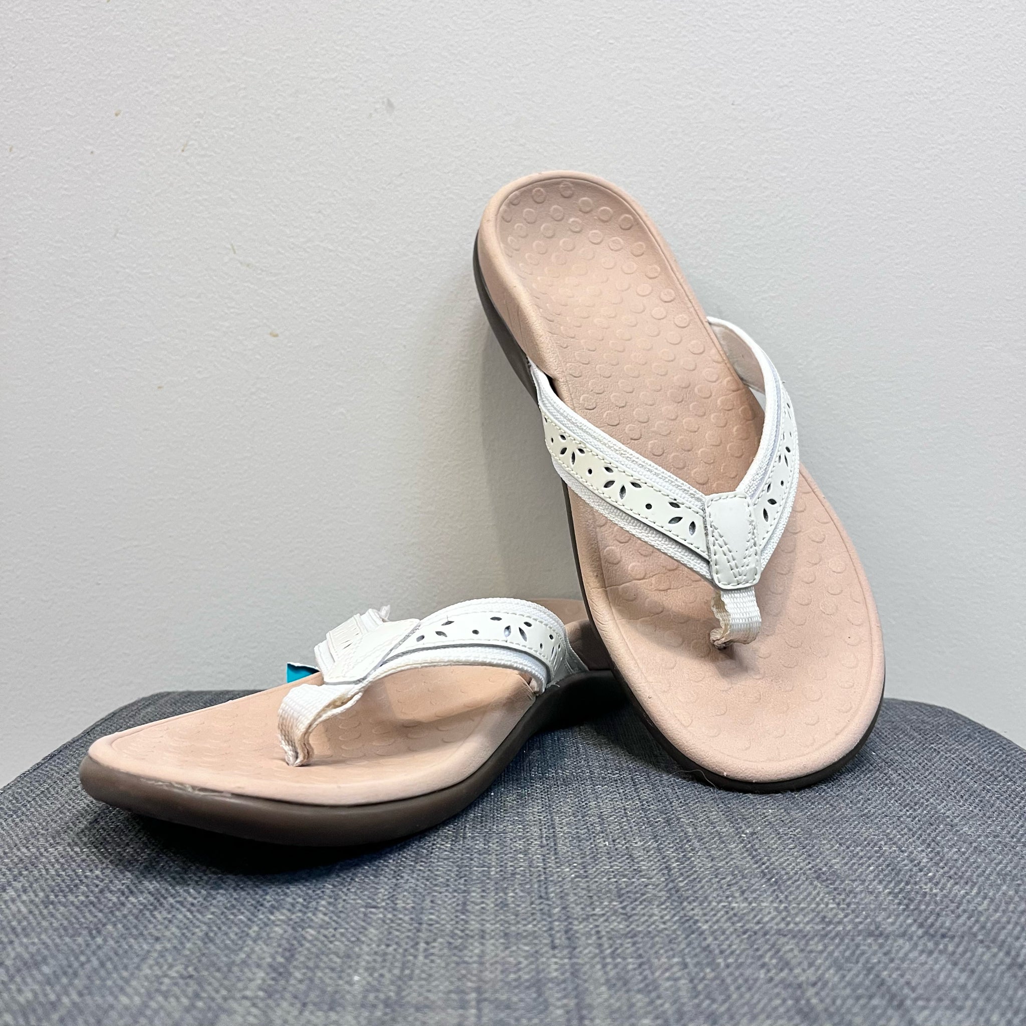 8 VIONIC Cream Sandals