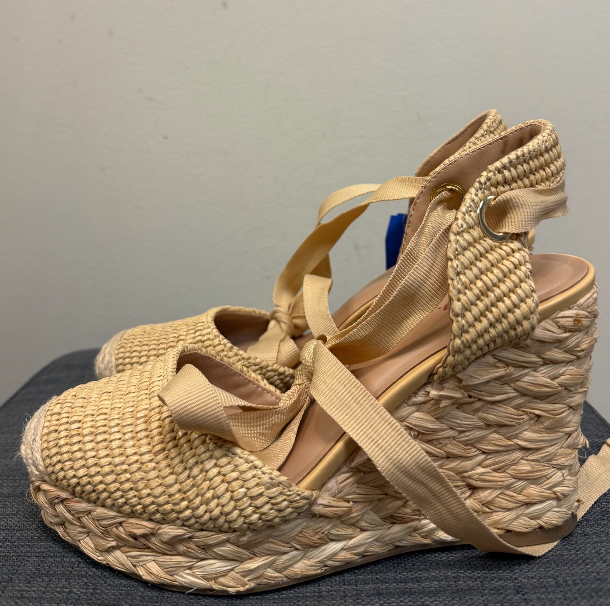 6 INC RAFFIA Wedges