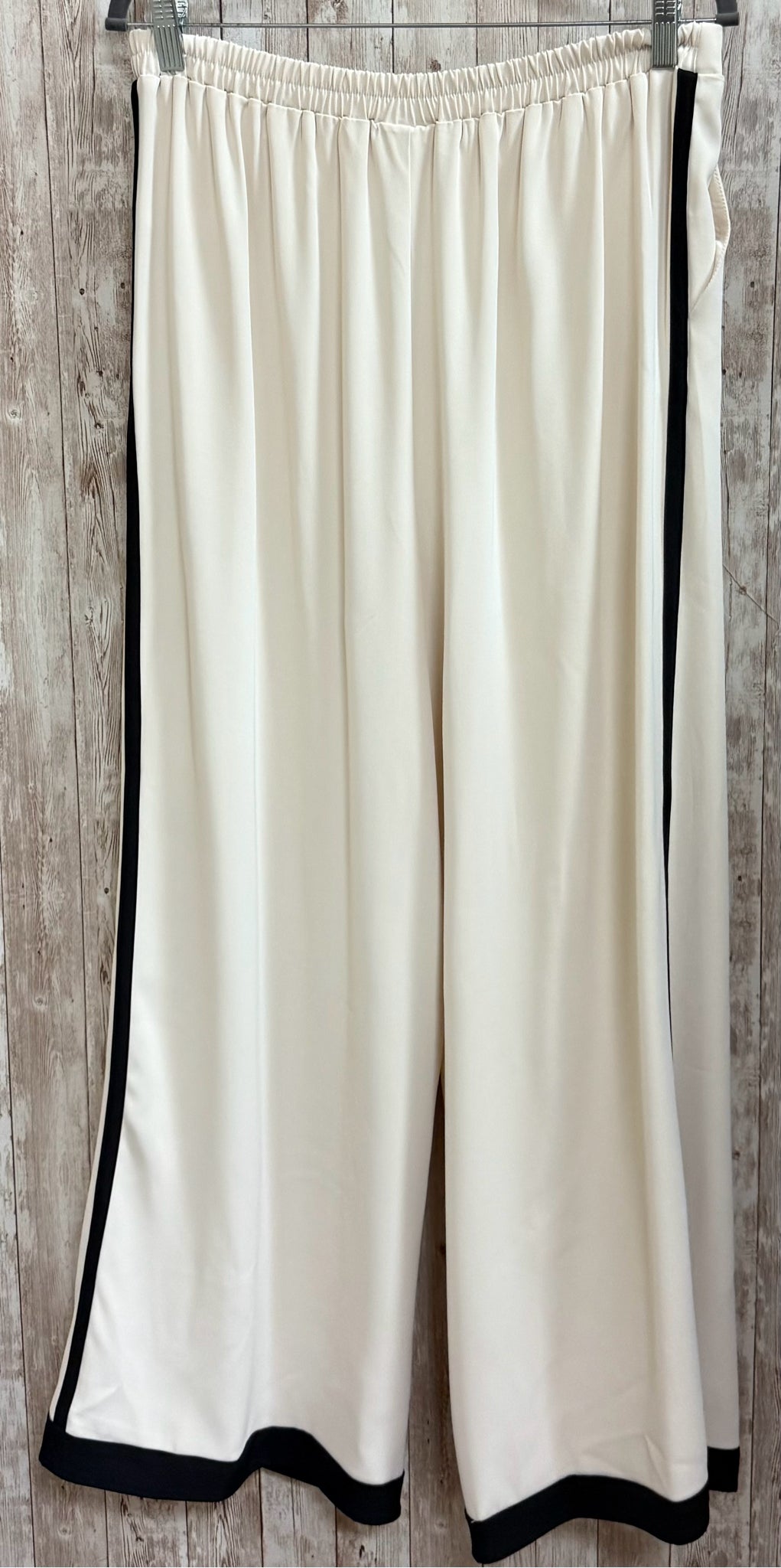 Size XL MELODY CREAM AND BLACK 2 PC PANT SET