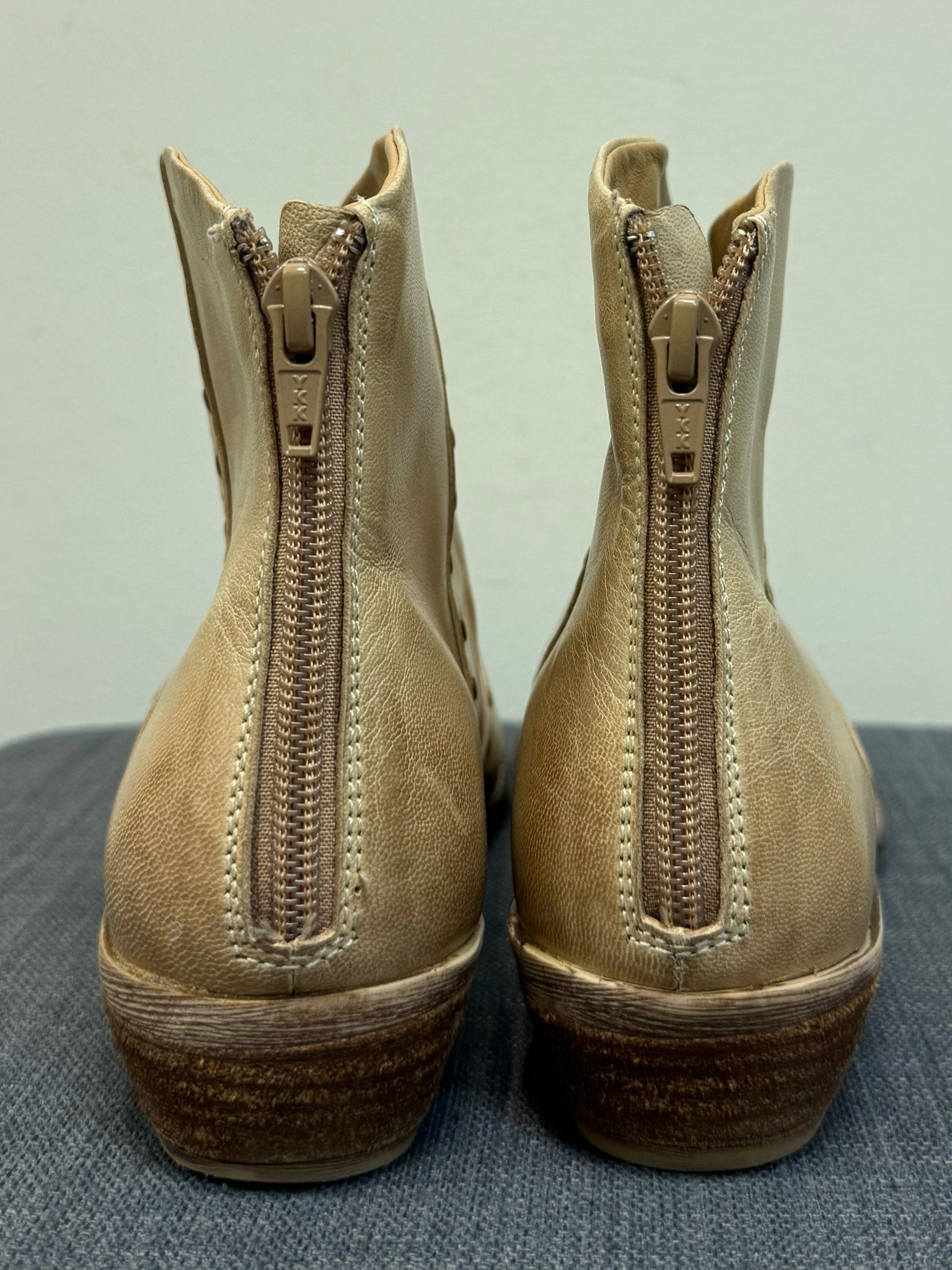 8 DIBA TRUE Cream Boots
