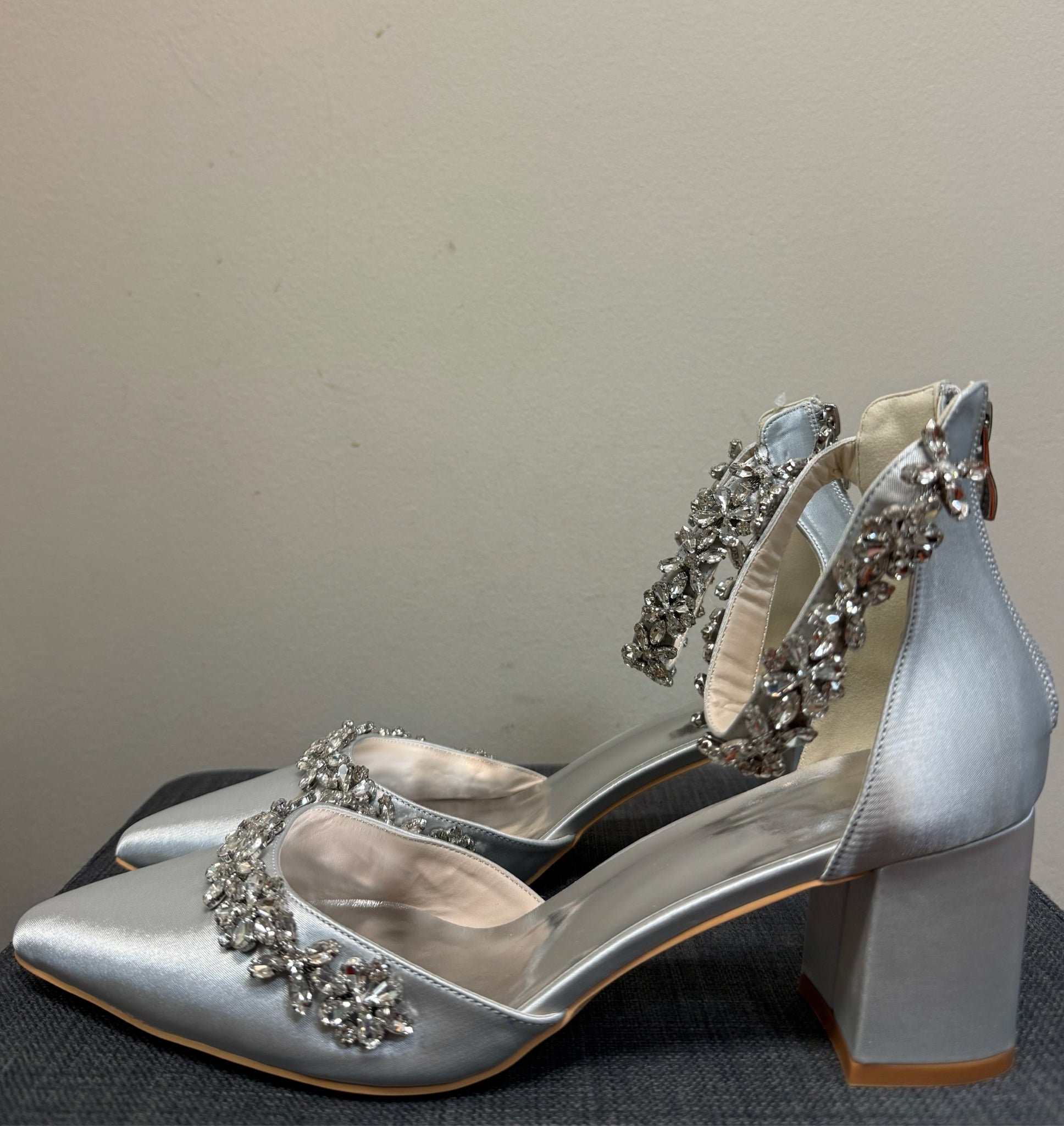 10 NO DESIGN Silver SHOES