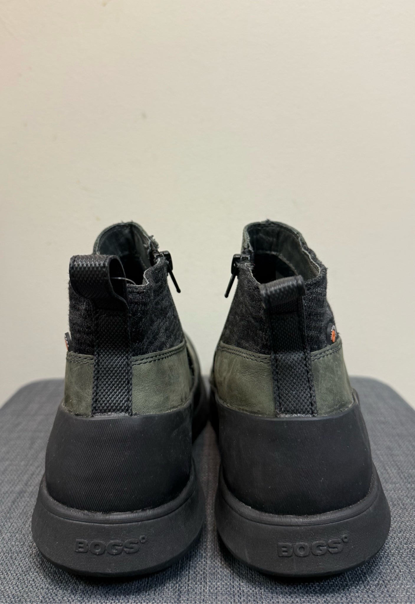 BOGS 8.5 OLIVE SUEDE Boots