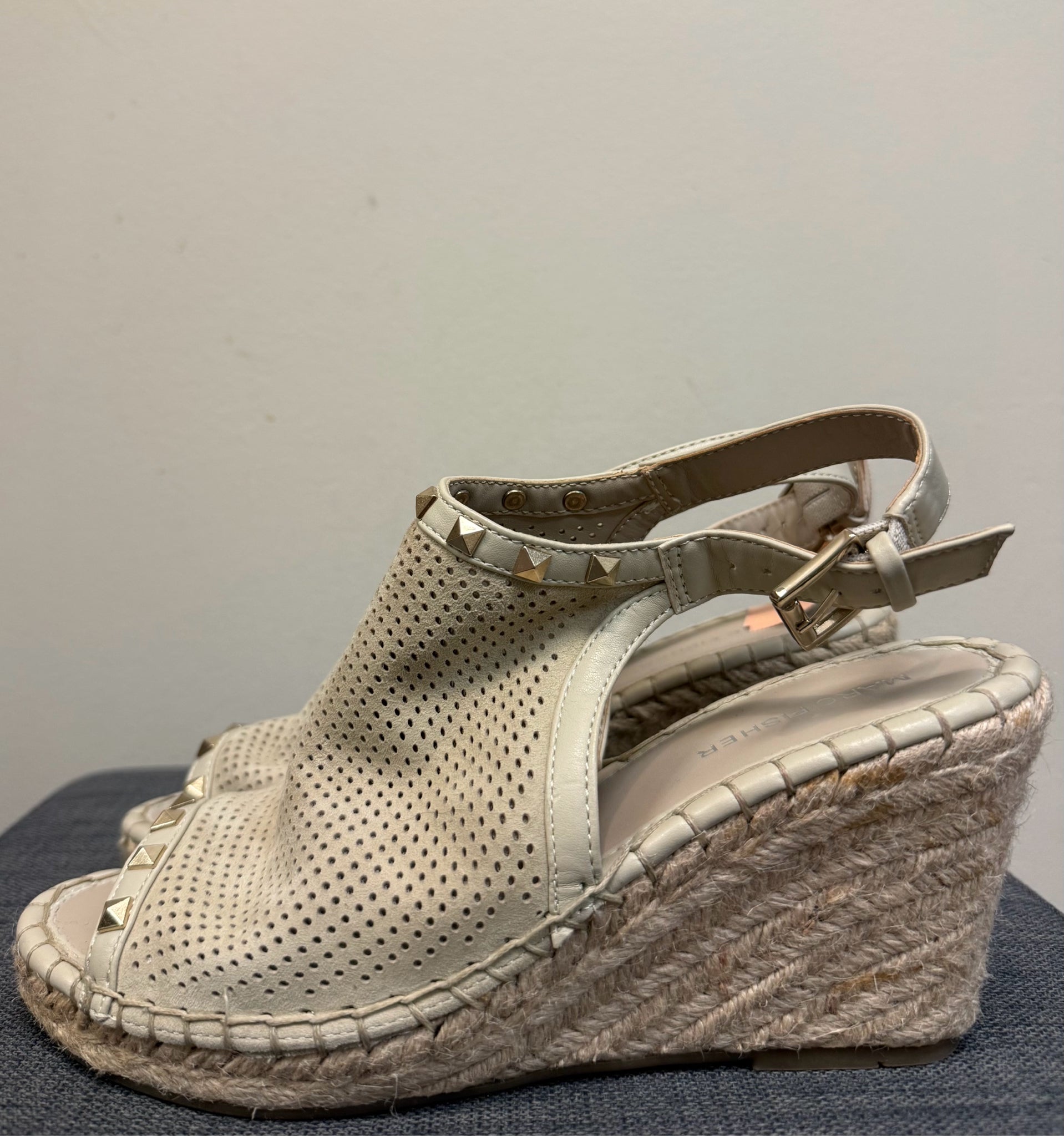 7.5 MARC FISHER SAND Sandals