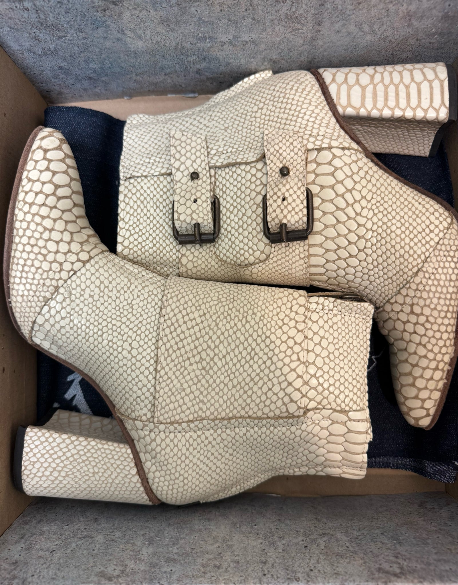 FREEBIRD 10 Beige Boots