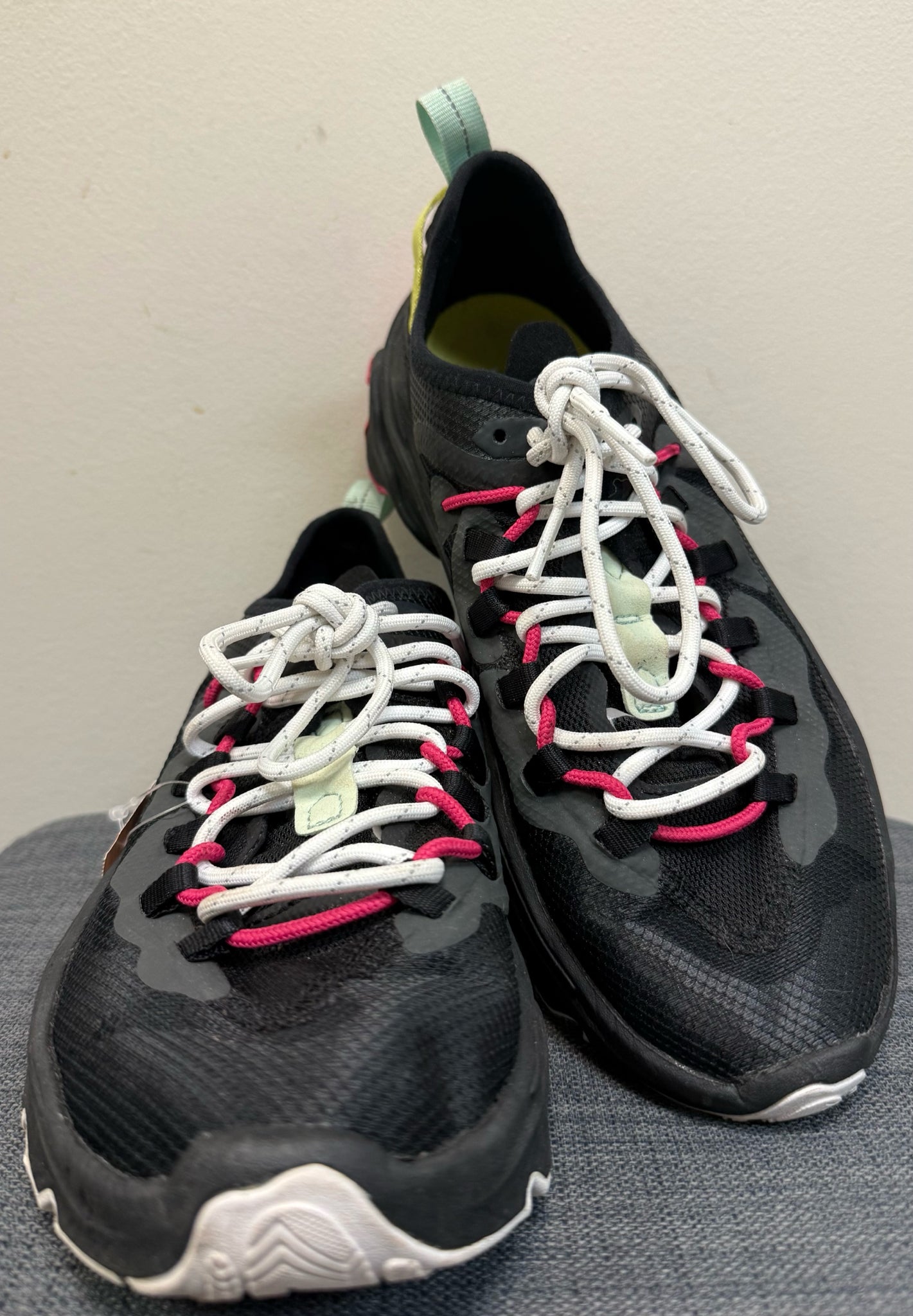 9 SOREL black and pink Sneakers