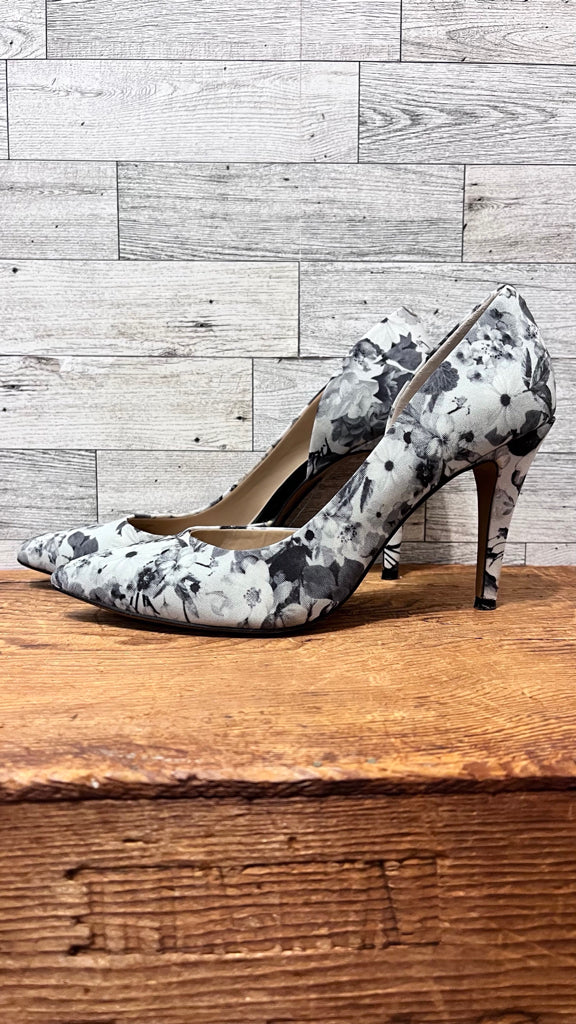 7 VINCE CAMUTO GREY FLORAL SHOES