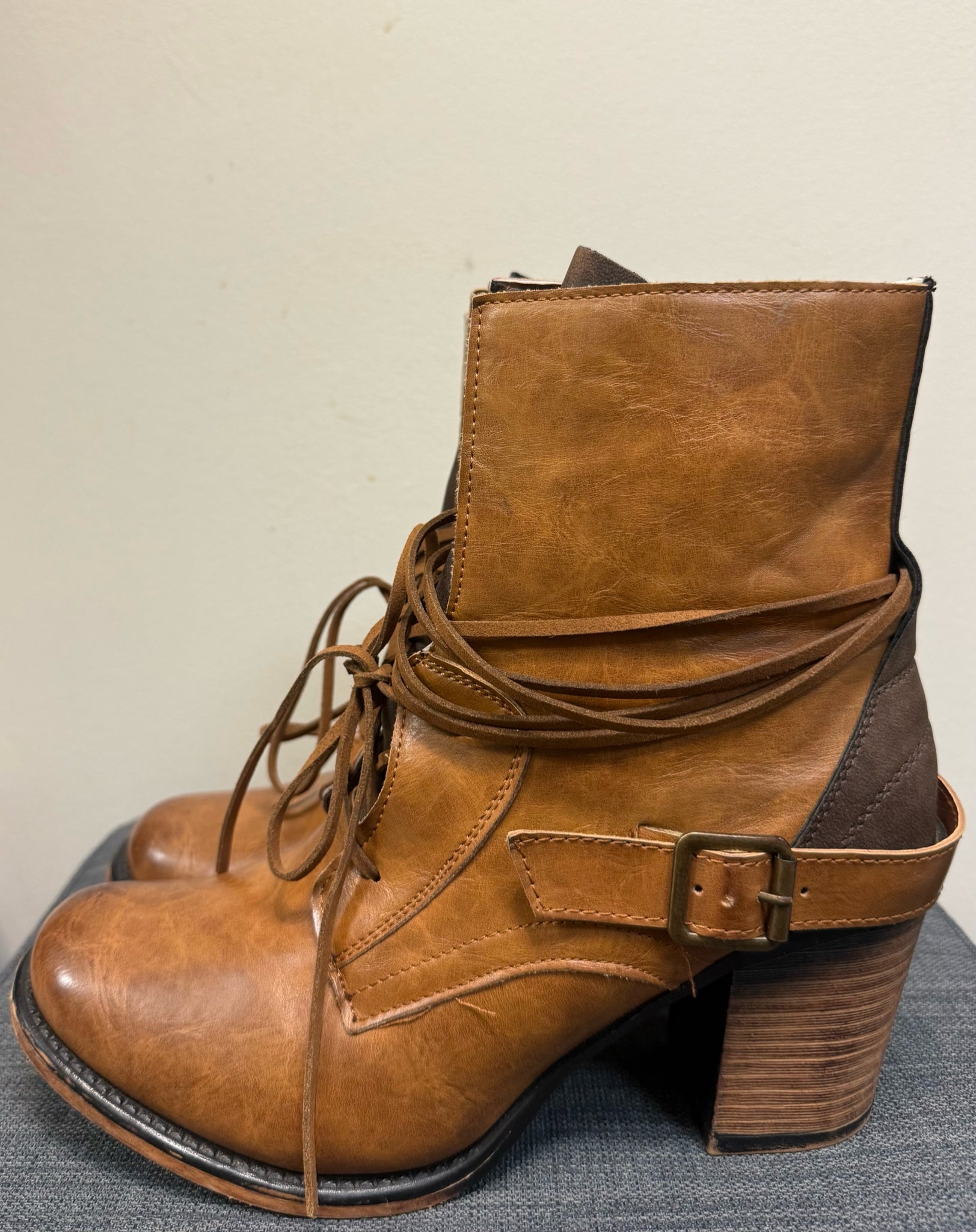10 PIERRE DUMAS Brown Boots