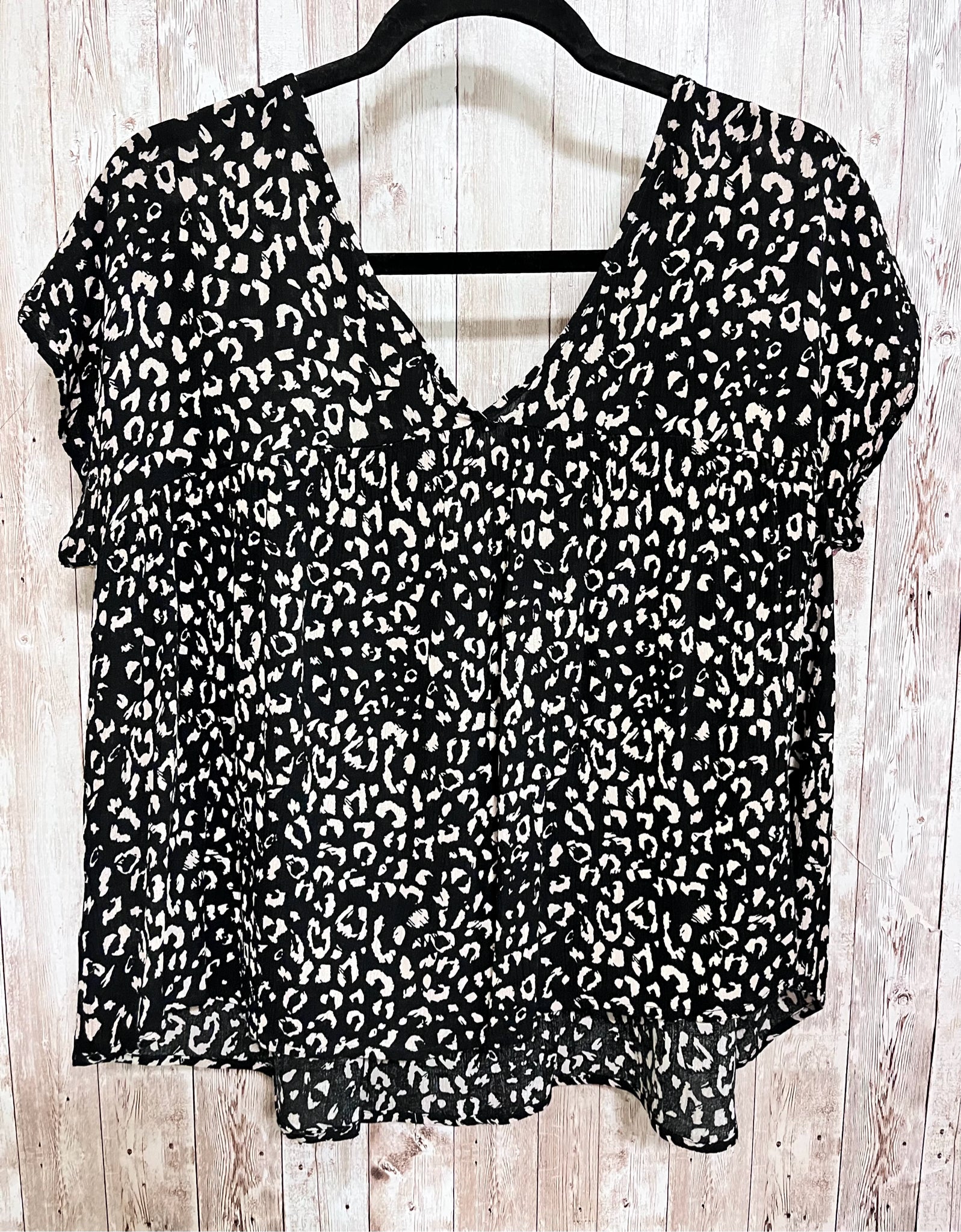 SAVANNA JANE Size M Black Print Top