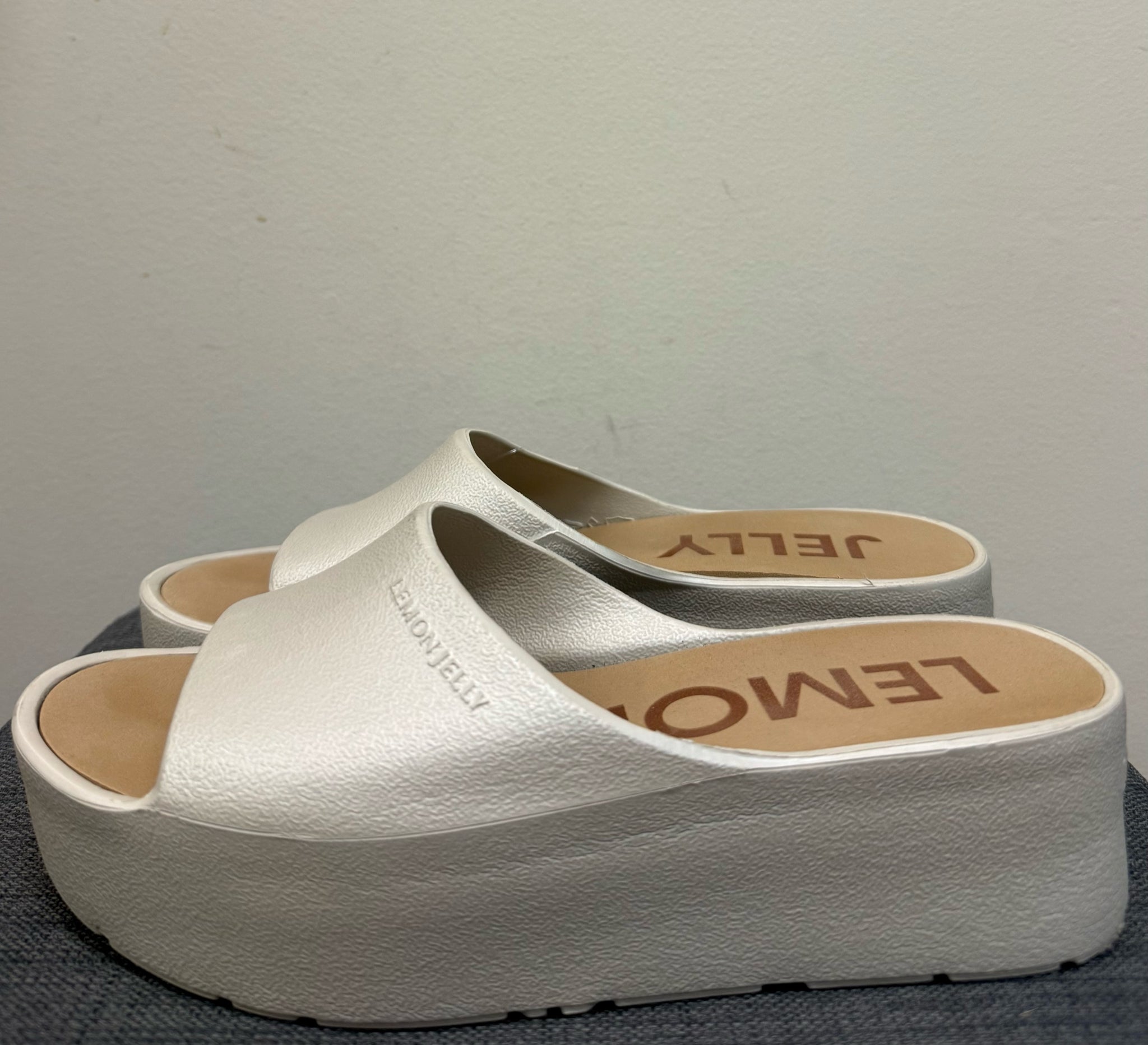 8 LEMON JELLY Beige Sandals