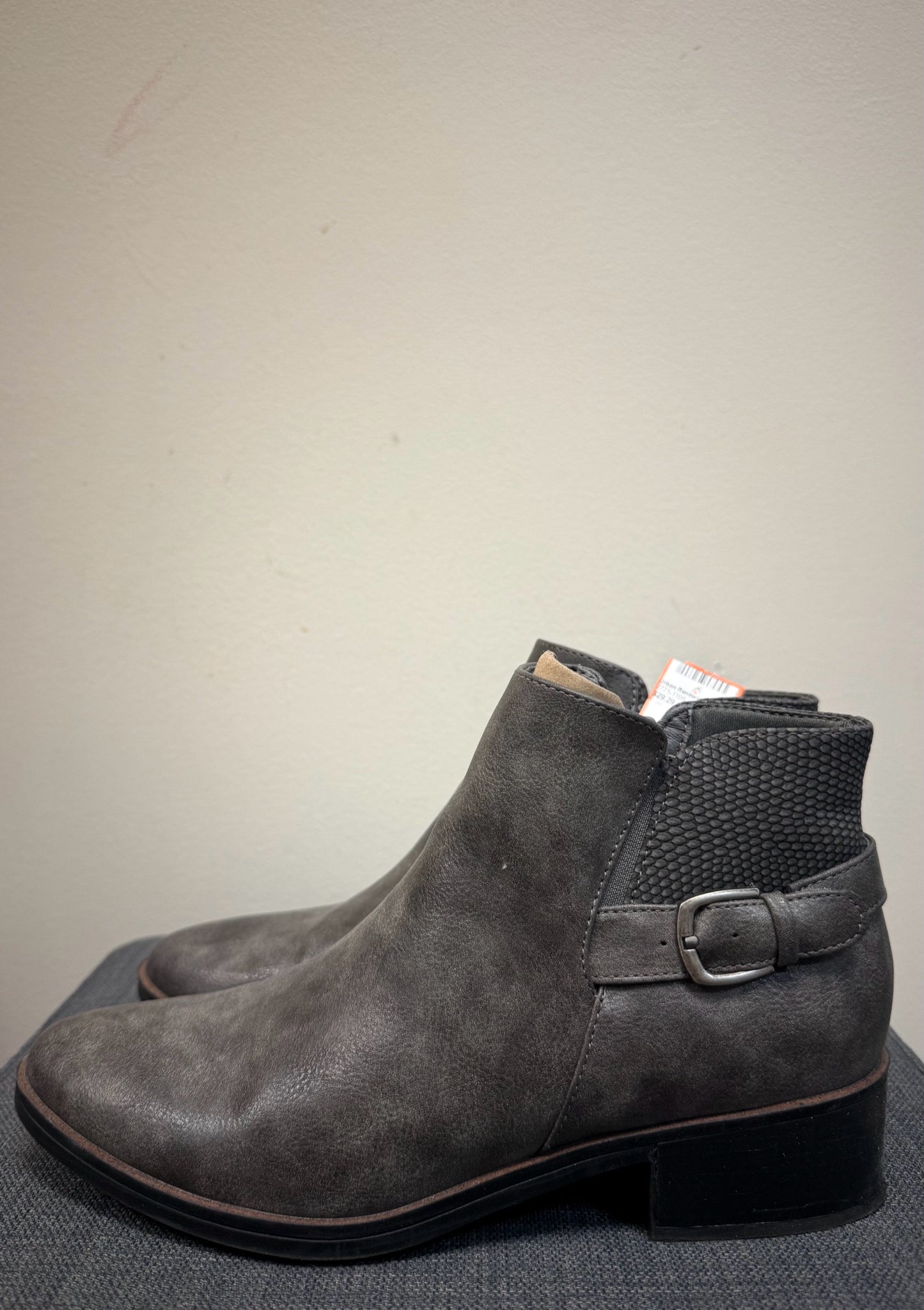 7.5 BARETRAPS GREY Boots