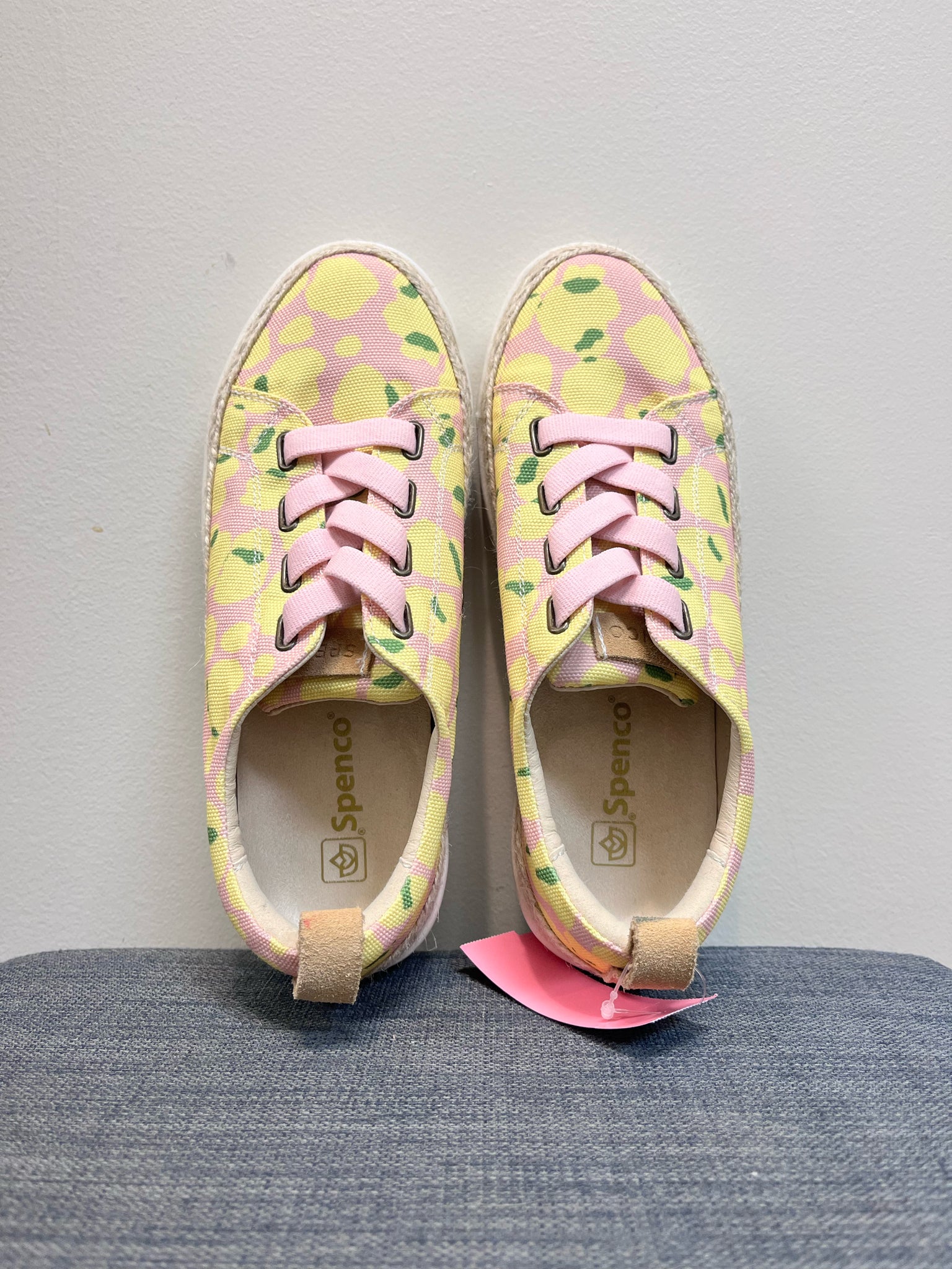 SPENCO 6.5 PINK AND YELLOW PRINT SHOES