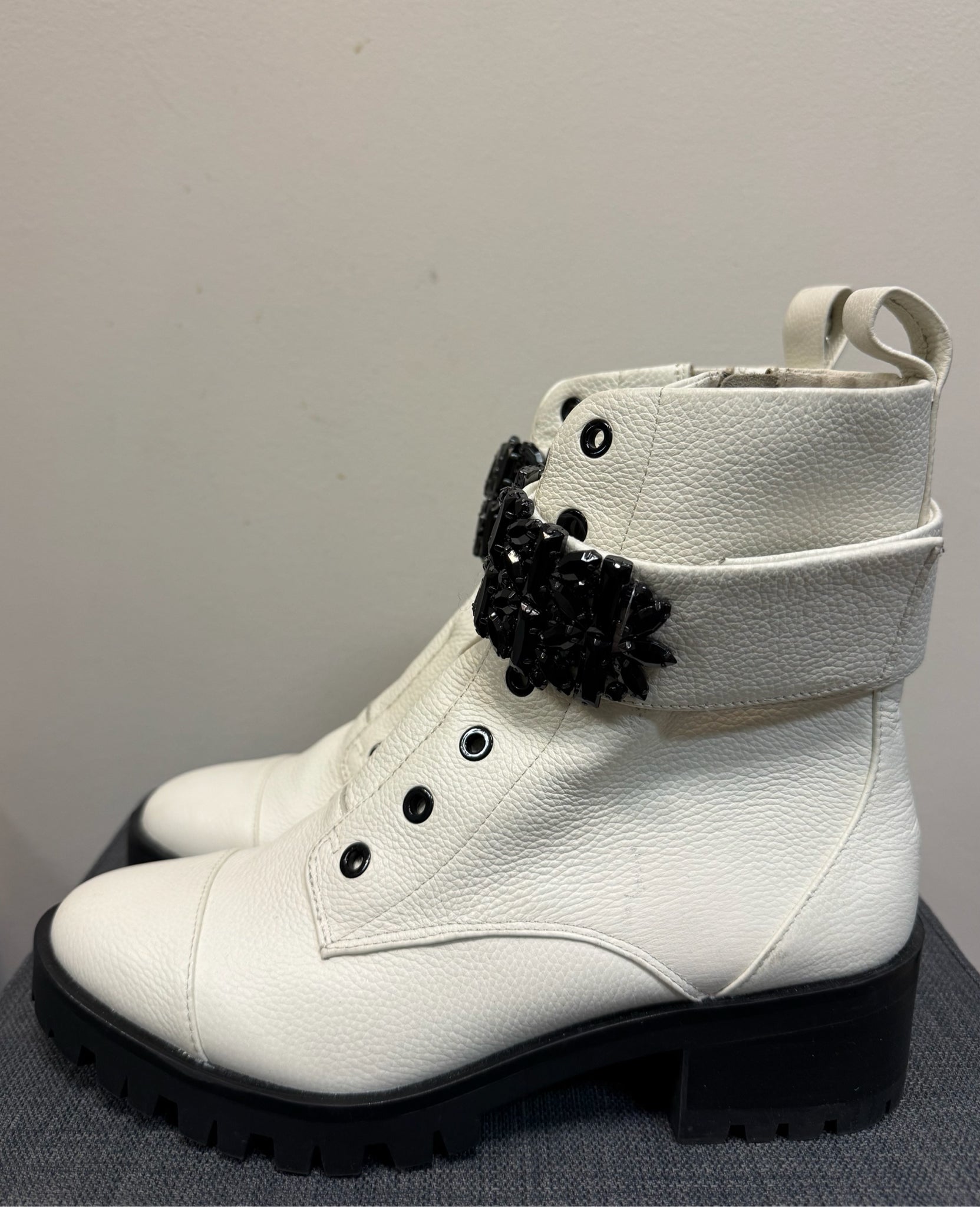 8 KARL LAGERFELD Cream Boots