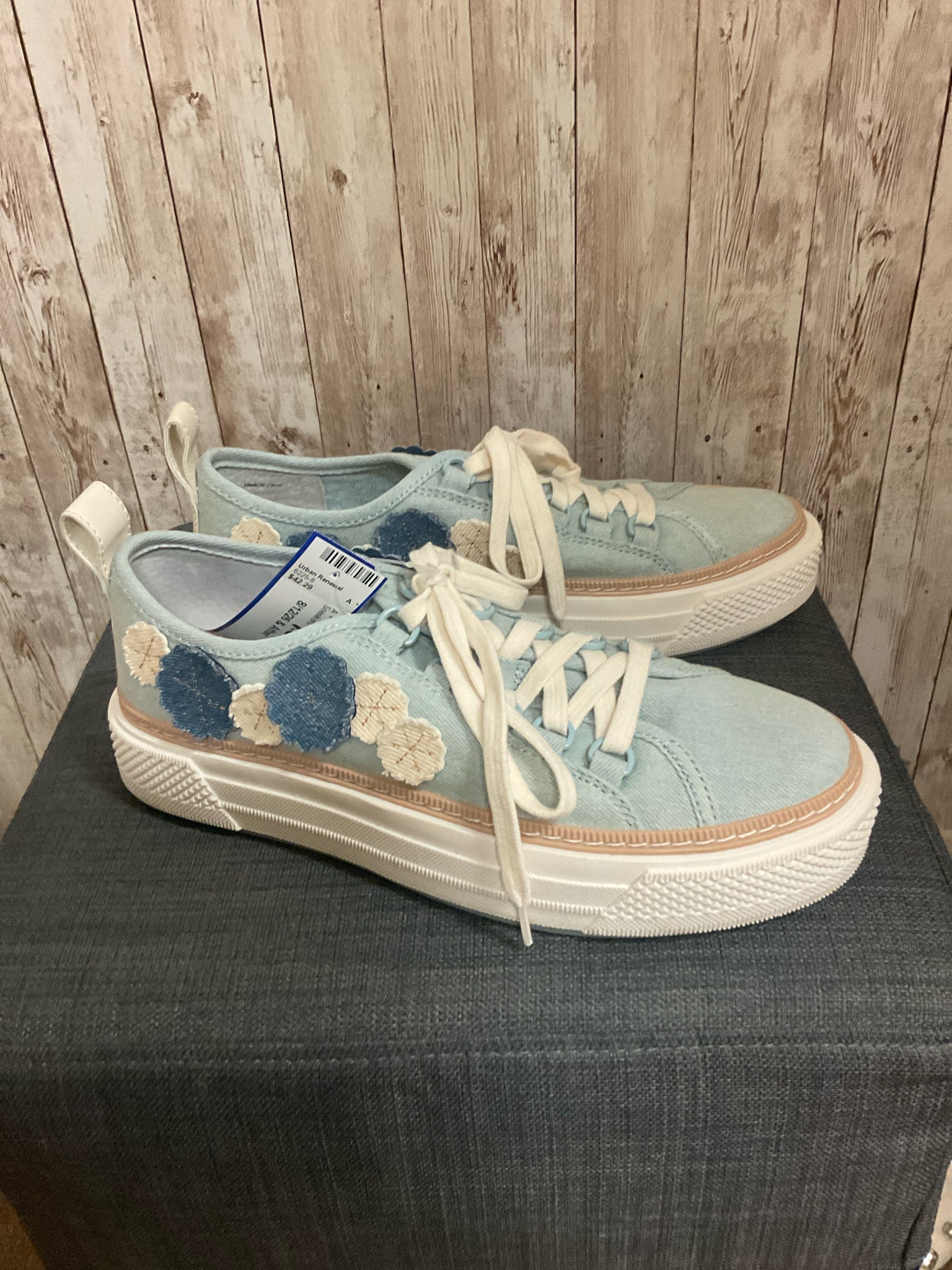 7.5 DOLCE VITA BLUE DENIM Sneakers