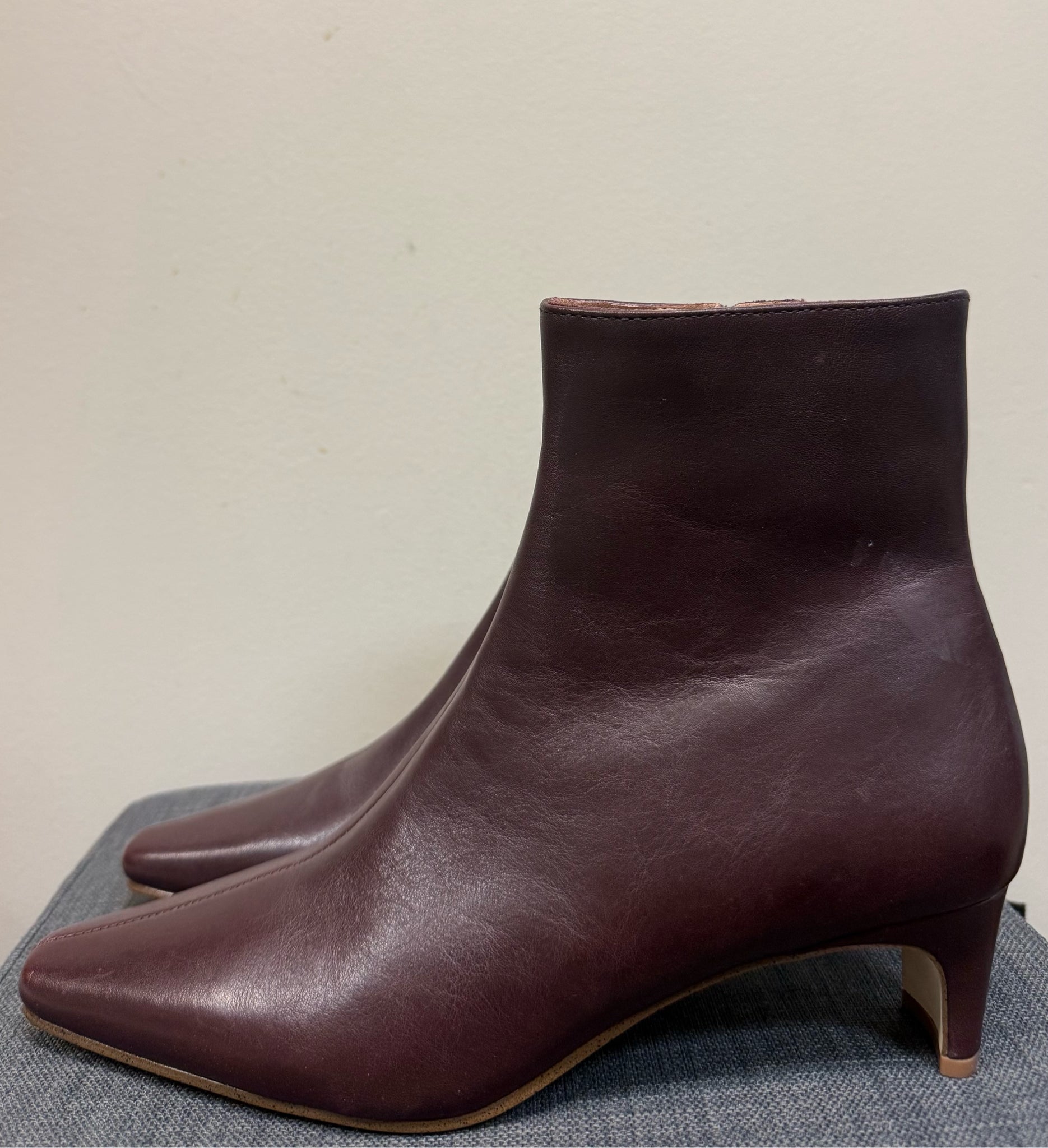 9.5 STEVE MADDEN Brown Boots