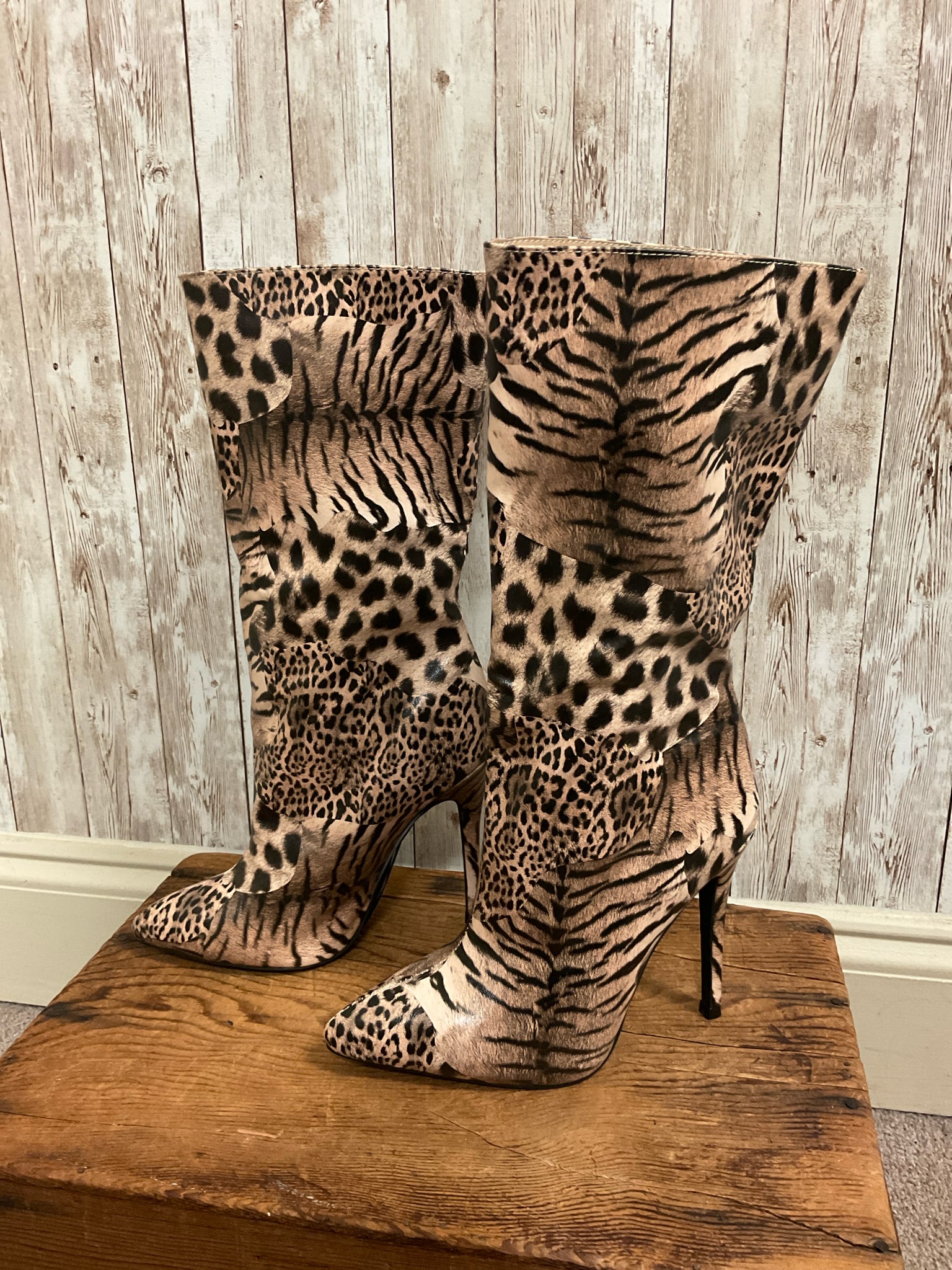8 AZALEA WANG LEOPARD Boots